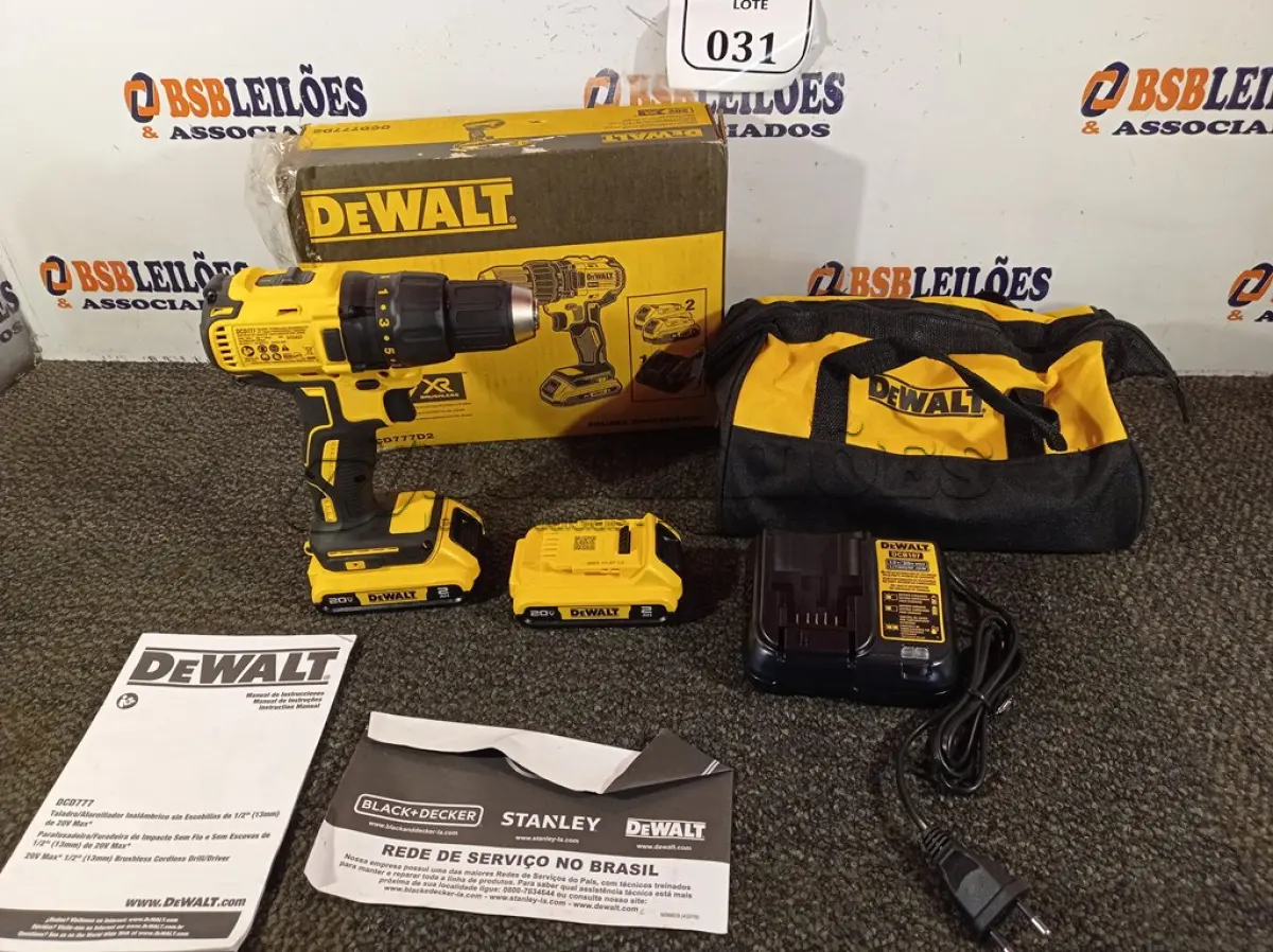 LOTE 031 - 01 PARAFUSADEIRA FURADEIRA 20V MAX BIVOLT – DEWALT NOVO. (NO ESTADO)