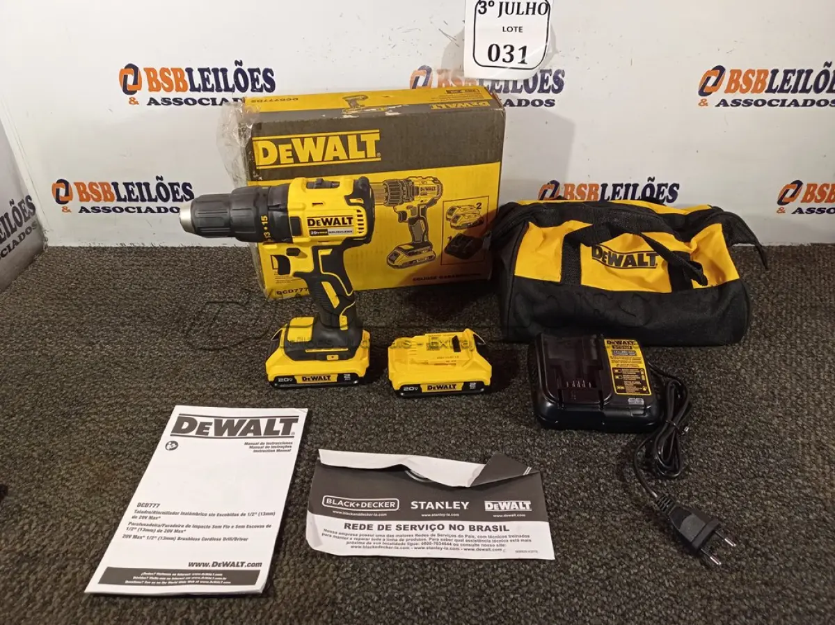 LOTE 031 - 01 PARAFUSADEIRA FURADEIRA 20V MAX BIVOLT – DEWALT NOVO. (NO ESTADO)