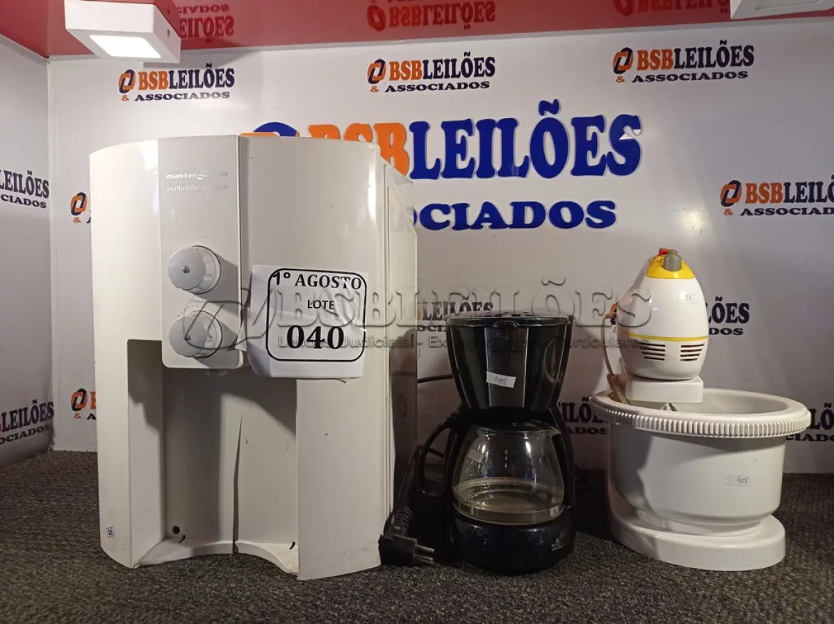 LOTE 040 - 01 PURIFICADOR DE ÁGUA MASTER FRIO, 01 CAFETEIRA E 01 BATEDEIRA COM AVARIAS. (NO ESTADO) ATENÇÃO! FAZER A VISITAÇÃO ANTES DE ARREMATAR, NÃO SABEMOS SE FUNCIONA. LEILÃO NÃO TEM GARANTIA E NEM DEVOLUÇÃO, SUJEITO A POSSÍVEIS AVARIAS VISÍVEIS/OCULTAS E/OU AUSÊNCIA DE COMPONENTES.