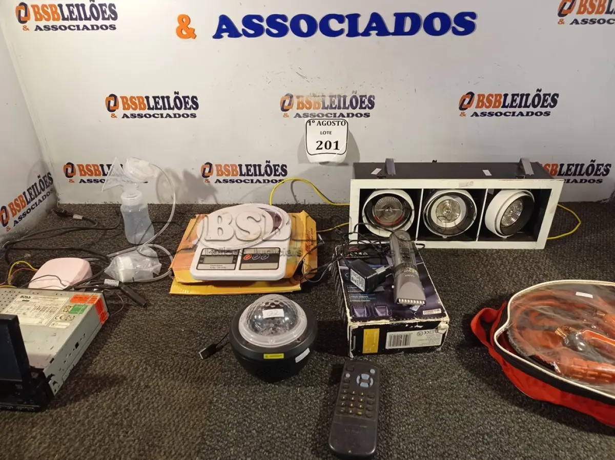 LOTE 201 - 01 CABO PARA CHUPETA, 01 SOM AUTOMOTIVO, 02 BALANÇAS DE PRECISÃO, 01 PROJETOR A LASER STAR LIGHT E 01 BOMBA PARA EXTRAÇÃO DE LEITE (NO ESTADO) ATENÇÃO! FAZER A VISITAÇÃO ANTES DE ARREMATAR, NÃO SABEMOS SE FUNCIONA. LEILÃO NÃO TEM GARANTIA E NEM DEVOLUÇÃO, SUJEITO A POSSÍVEIS AVARIAS VISÍVEIS/OCULTAS E/OU AUSÊNCIA DE COMPONENTES.