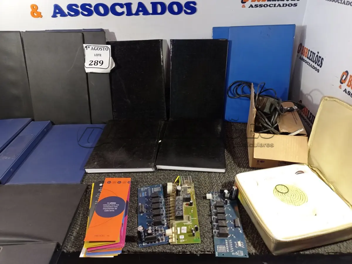 LOTE 289 - 01 LOTE COM ITENS PARA ESCRITÓRIO E 01 MASSAGEADOR. (NO ESTADO) ATENÇÃO! FAZER A VISITAÇÃO ANTES DE ARREMATAR, NÃO SABEMOS SE FUNCIONA. LEILÃO NÃO TEM GARANTIA E NEM DEVOLUÇÃO, SUJEITO A POSSÍVEIS AVARIAS VISÍVEIS/OCULTAS E/OU AUSÊNCIA DE COMPONENTES.
