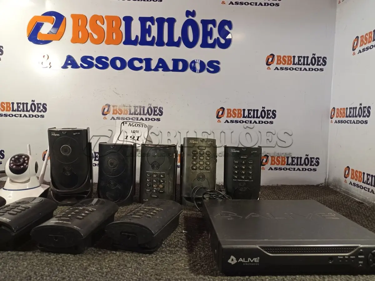 LOTE 191 - 01 DVR 16 CANAIS ALIVE E 01 CAIXA COM CAMERAS E INTERFONE DIVERSOS. (NO ESTADO) ATENÇÃO! FAZER A VISITAÇÃO ANTES DE ARREMATAR, NÃO SABEMOS SE FUNCIONA. LEILÃO NÃO TEM GARANTIA E NEM DEVOLUÇÃO, SUJEITO A POSSÍVEIS AVARIAS VISÍVEIS/OCULTAS E/OU AUSÊNCIA DE COMPONENTES.
