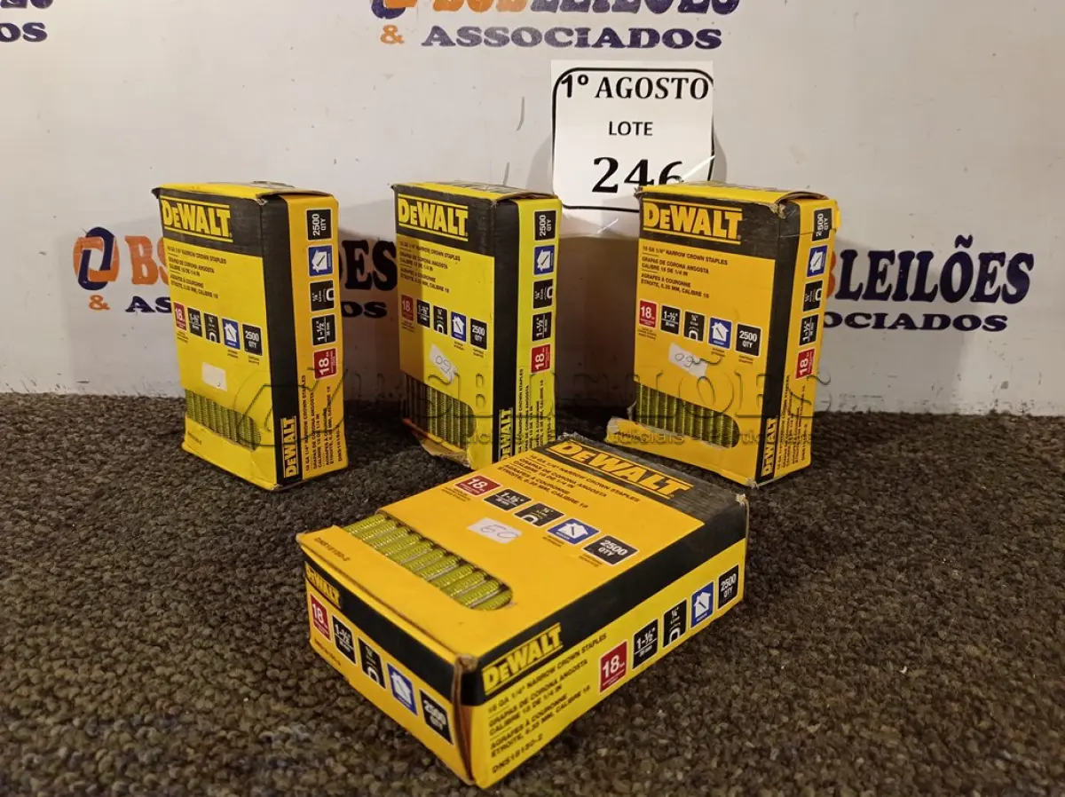 LOTE 246 - 04 CAIXAS DE GRAMPOS 18GA ¼’’ DEWALT. (NO ESTADO) ATENÇÃO! FAZER A VISITAÇÃO ANTES DE ARREMATAR, NÃO SABEMOS SE FUNCIONA. LEILÃO NÃO TEM GARANTIA E NEM DEVOLUÇÃO, SUJEITO A POSSÍVEIS AVARIAS VISÍVEIS/OCULTAS E/OU AUSÊNCIA DE COMPONENTES.