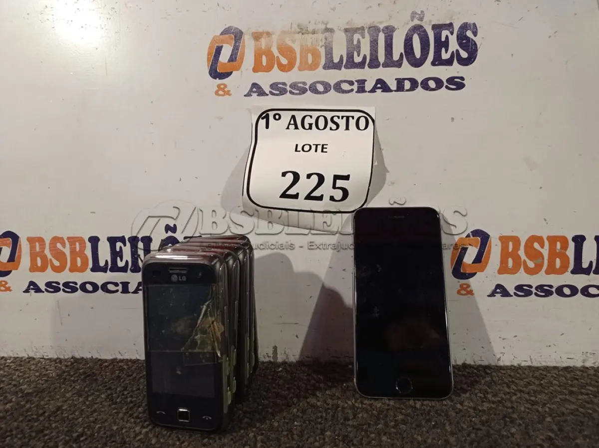 LOTE 225 - 06 APARELHOS CELULARES, SENDO 05 LG E 01 IPHONE PARA RETIRADA DE PEÇAS. (NO ESTADO) ATENÇÃO! FAZER A VISITAÇÃO ANTES DE ARREMATAR, NÃO SABEMOS SE FUNCIONA. LEILÃO NÃO TEM GARANTIA E NEM DEVOLUÇÃO, SUJEITO A POSSÍVEIS AVARIAS VISÍVEIS/OCULTAS E/OU AUSÊNCIA DE COMPONENTES.