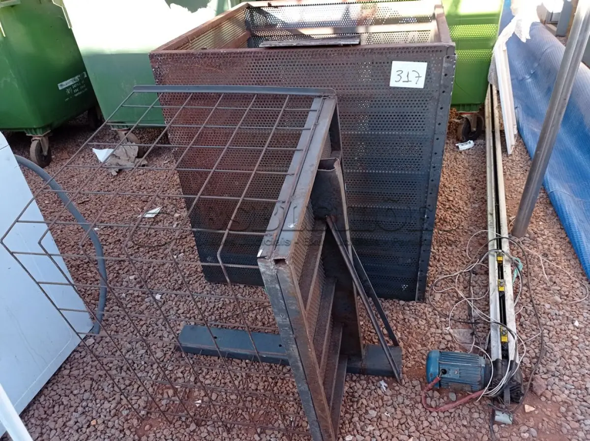 LOTE 317 - 01 ELEVADOR DE CARGA ATÉ 5 METROS. (NO ESTADO) ATENÇÃO! FAZER A VISITAÇÃO ANTES DE ARREMATAR, NÃO SABEMOS SE FUNCIONA. LEILÃO NÃO TEM GARANTIA E NEM DEVOLUÇÃO, SUJEITO A POSSÍVEIS AVARIAS VISÍVEIS/OCULTAS E/OU AUSÊNCIA DE COMPONENTES.