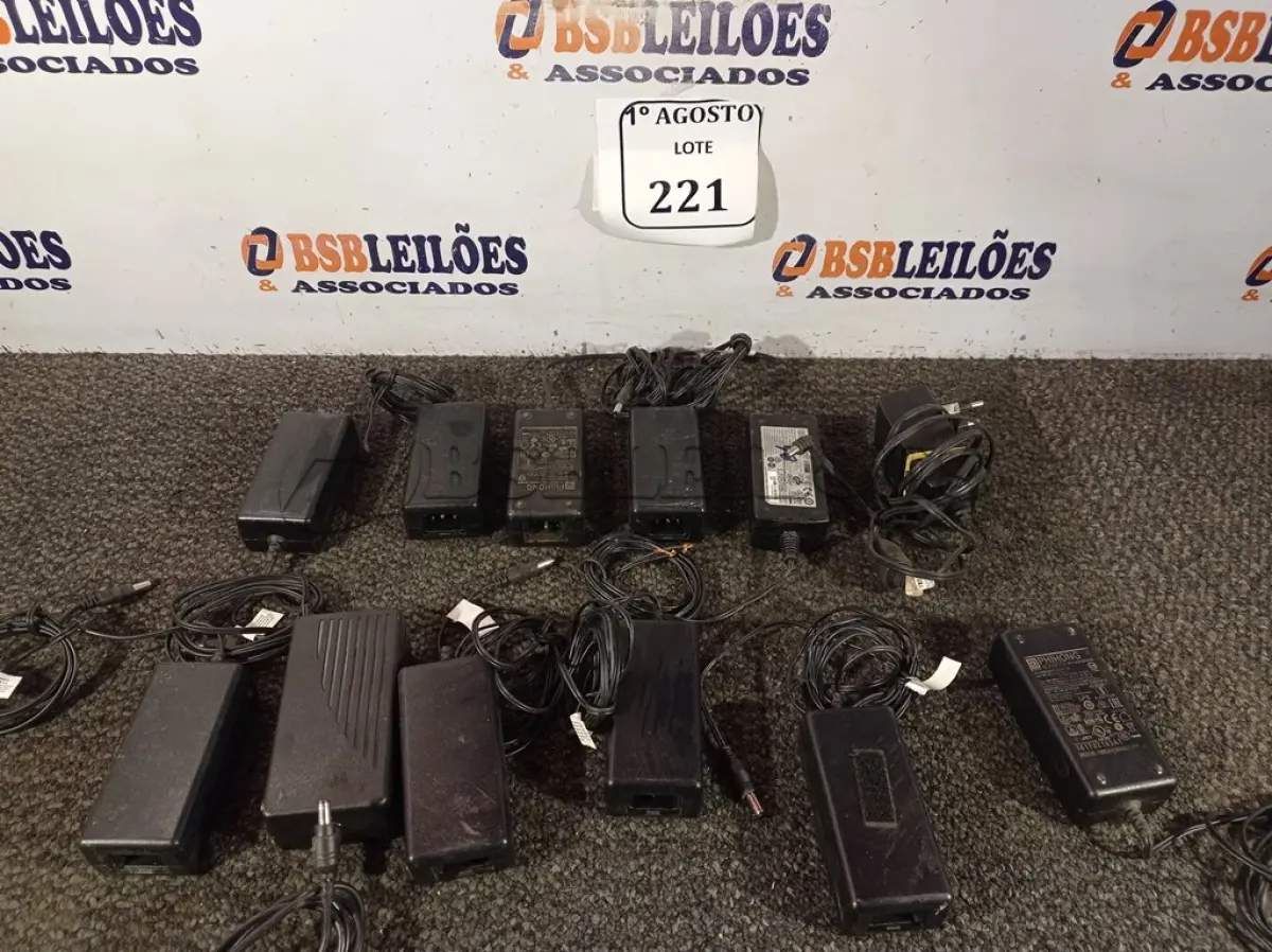 LOTE 221 - 01 LOTE COM FONTES DIVERSAS. (NO ESTADO) ATENÇÃO! FAZER A VISITAÇÃO ANTES DE ARREMATAR, NÃO SABEMOS SE FUNCIONA. LEILÃO NÃO TEM GARANTIA E NEM DEVOLUÇÃO, SUJEITO A POSSÍVEIS AVARIAS VISÍVEIS/OCULTAS E/OU AUSÊNCIA DE COMPONENTES.