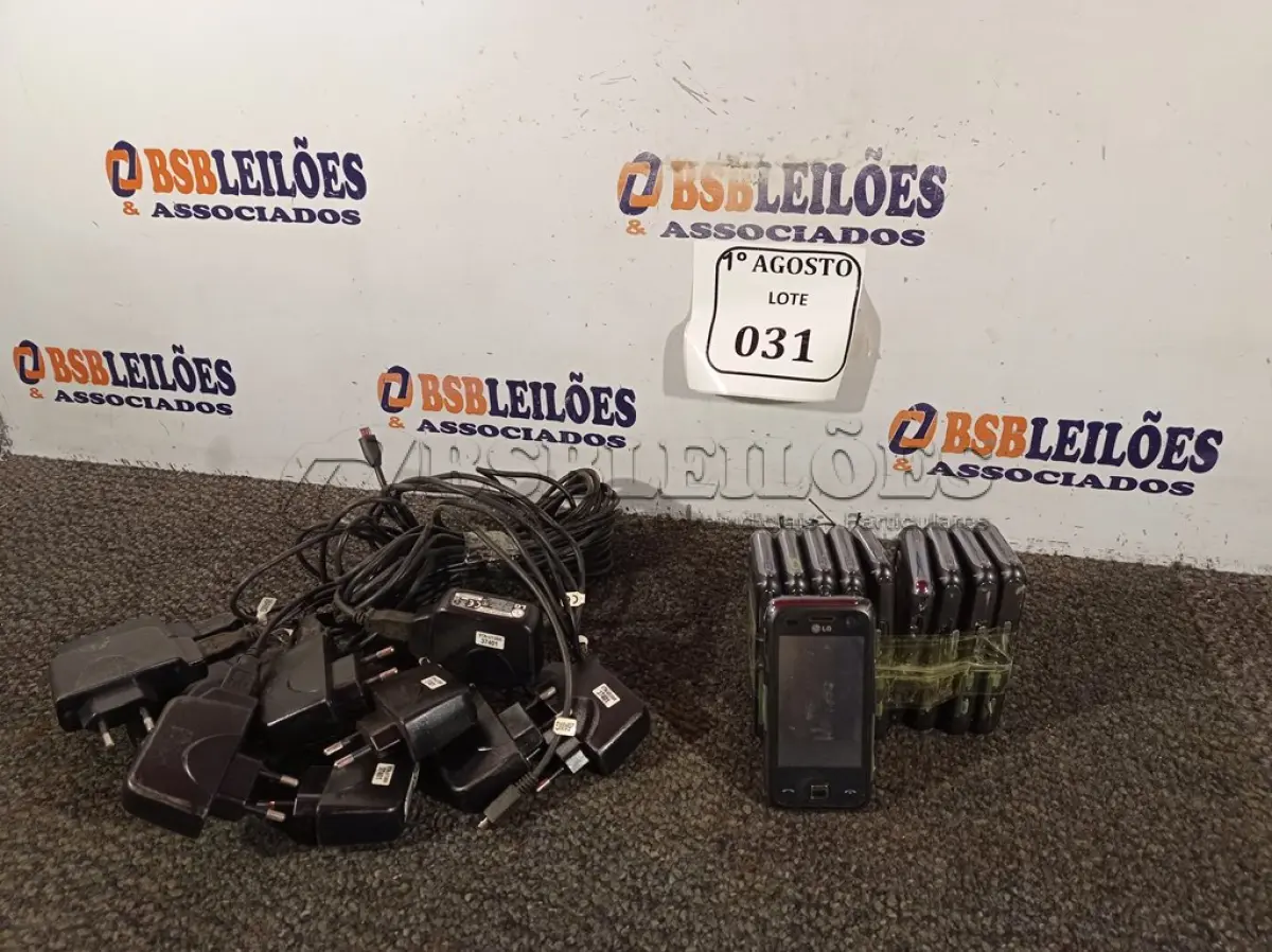 LOTE 031 - 10 APARELHOS CELULARES LG COM CARREGADOR. (NO ESTADO) ATENÇÃO! FAZER A VISITAÇÃO ANTES DE ARREMATAR, NÃO SABEMOS SE FUNCIONA. LEILÃO NÃO TEM GARANTIA E NEM DEVOLUÇÃO, SUJEITO A POSSÍVEIS AVARIAS VISÍVEIS/OCULTAS E/OU AUSÊNCIA DE COMPONENTES.