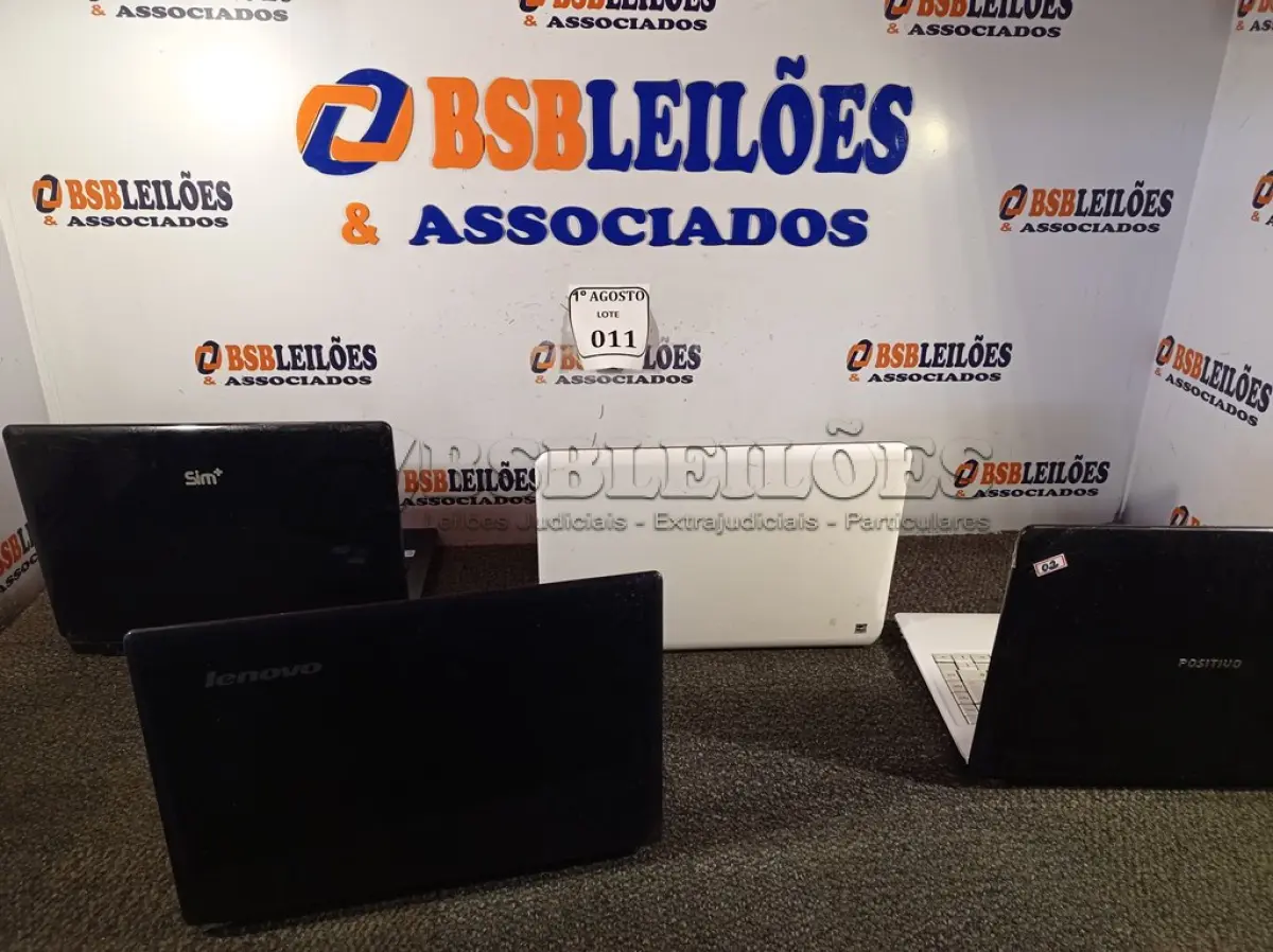LOTE 011 - 04 NOTEBOOKS DDR2/DDR3 COM AVARIAS. (NO ESTADO) ATENÇÃO! FAZER A VISITAÇÃO ANTES DE ARREMATAR, NÃO SABEMOS SE FUNCIONA. LEILÃO NÃO TEM GARANTIA E NEM DEVOLUÇÃO, SUJEITO A POSSÍVEIS AVARIAS VISÍVEIS/OCULTAS E/OU AUSÊNCIA DE COMPONENTES.