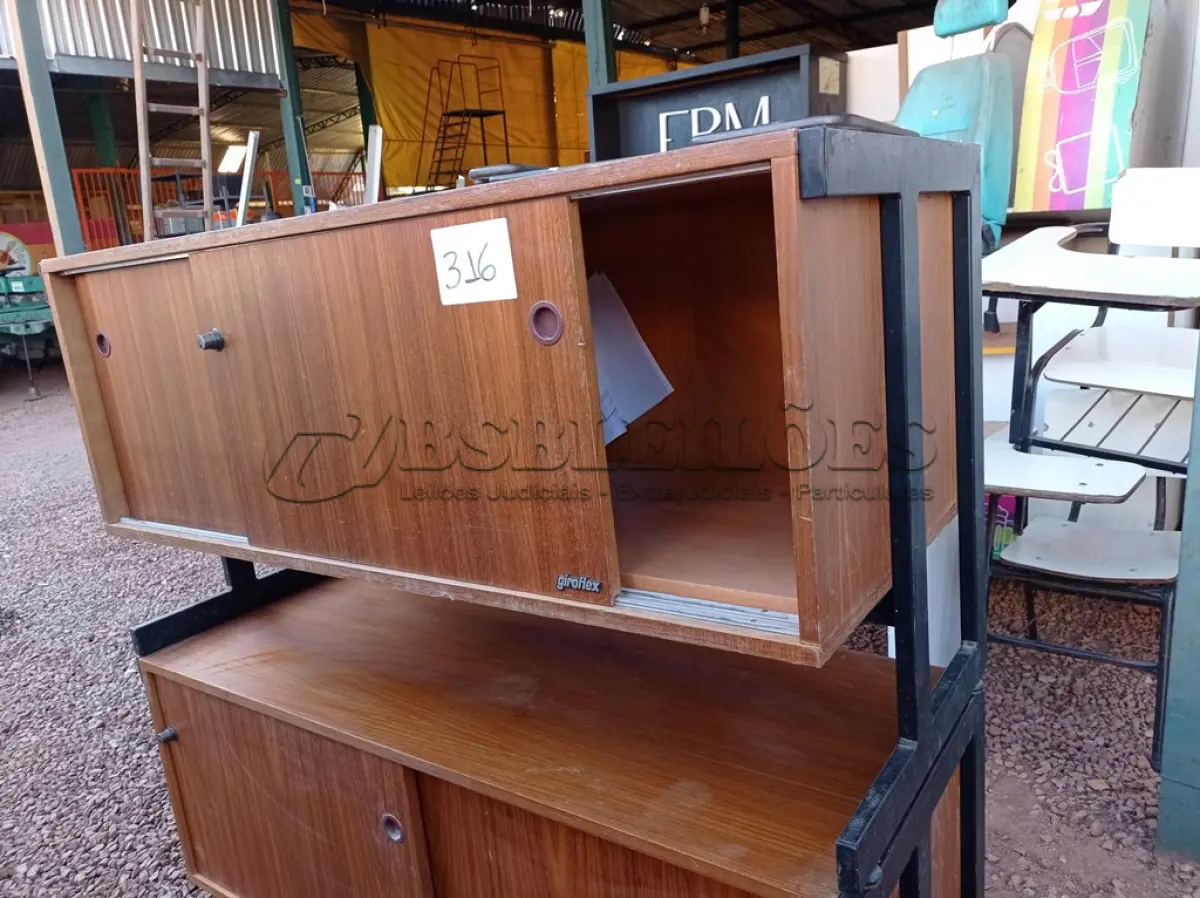 LOTE 316 - 02 ARMÁRIOS BAIXOS PARA ESCRITORIO COM BASE DE FERRO COM PORTAS DE CORRER (NO ESTADO) ATENÇÃO! FAZER A VISITAÇÃO ANTES DE ARREMATAR, NÃO SABEMOS SE FUNCIONA. LEILÃO NÃO TEM GARANTIA E NEM DEVOLUÇÃO, SUJEITO A POSSÍVEIS AVARIAS VISÍVEIS/OCULTAS E/OU AUSÊNCIA DE COMPONENTES.