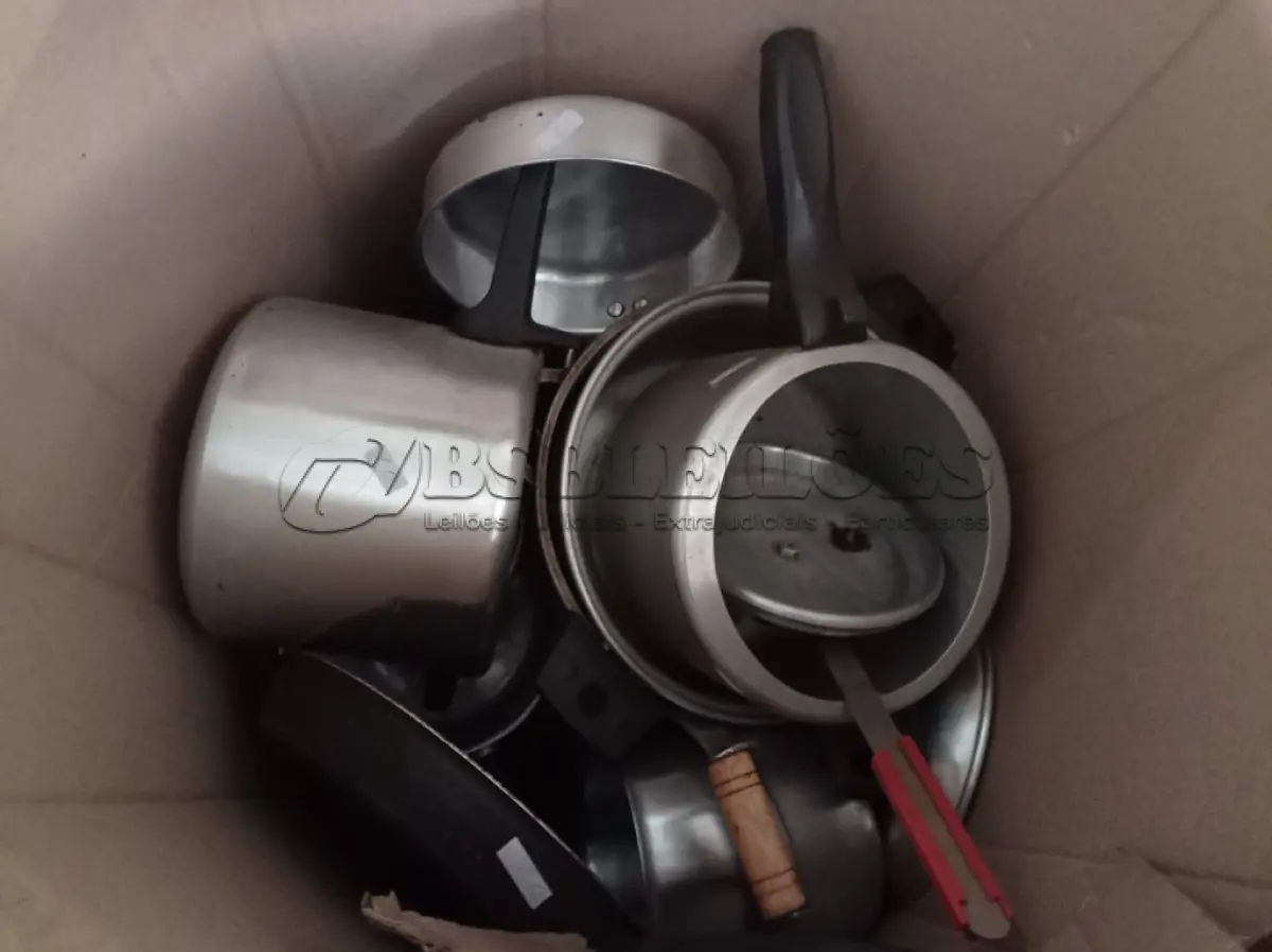 LOTE 198 - 01 LOTE COM PANELAS DIVERSAS. (NO ESTADO) ATENÇÃO! FAZER A VISITAÇÃO ANTES DE ARREMATAR, NÃO SABEMOS SE FUNCIONA. LEILÃO NÃO TEM GARANTIA E NEM DEVOLUÇÃO, SUJEITO A POSSÍVEIS AVARIAS VISÍVEIS/OCULTAS E/OU AUSÊNCIA DE COMPONENTES.