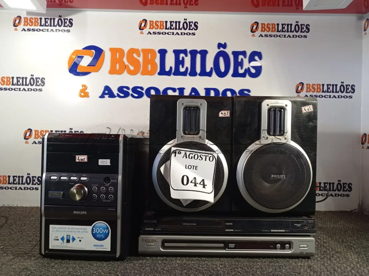 LOTE 044 - 01 MICRO SYSTEM COM 02 CAIXAS E 02 DVDS MARCA PHILIPS. (NO ESTADO) ATENÇÃO! FAZER A VISITAÇÃO ANTES DE ARREMATAR, NÃO SABEMOS SE FUNCIONA. LEILÃO NÃO TEM GARANTIA E NEM DEVOLUÇÃO, SUJEITO A POSSÍVEIS AVARIAS VISÍVEIS/OCULTAS E/OU AUSÊNCIA DE COMPONENTES.