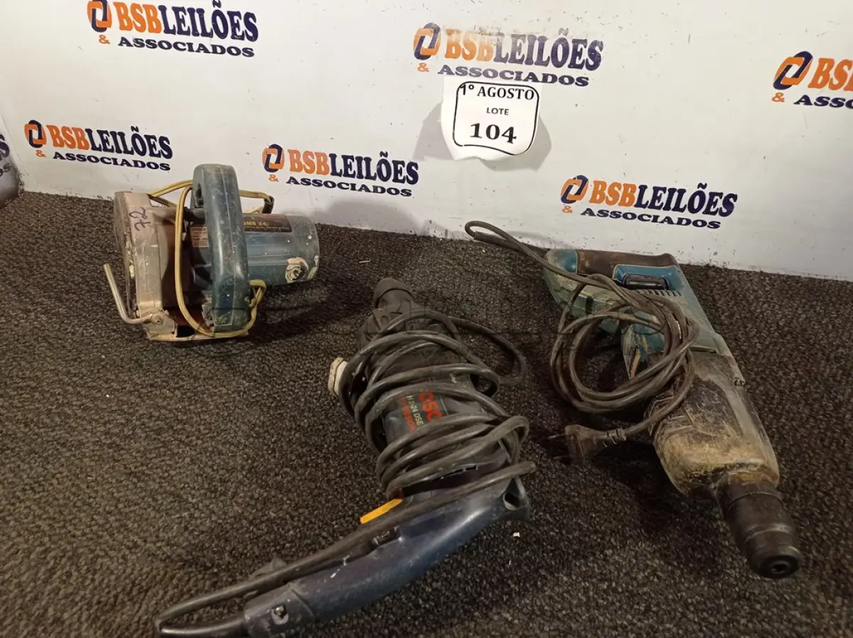 LOTE 104 - 01 SERRA MÁRMORE BOCH, 01 FURADEIRA E 01 MARTELETE. (NO ESTADO) ATENÇÃO! FAZER A VISITAÇÃO ANTES DE ARREMATAR, NÃO SABEMOS SE FUNCIONA. LEILÃO NÃO TEM GARANTIA E NEM DEVOLUÇÃO, SUJEITO A POSSÍVEIS AVARIAS VISÍVEIS/OCULTAS E/OU AUSÊNCIA DE COMPONENTES.
