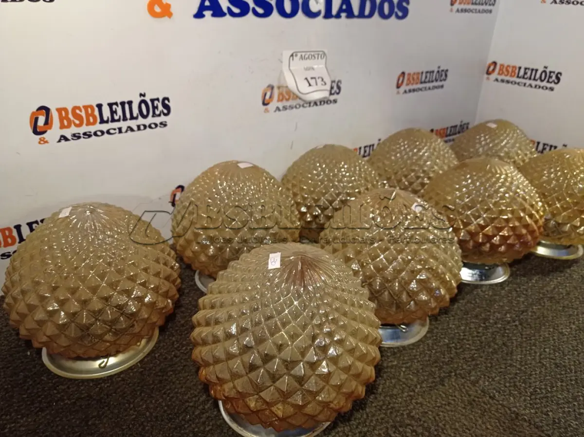 LOTE 173 - 09 GLOBOS EM VIDRO (NO ESTADO) ATENÇÃO! FAZER A VISITAÇÃO ANTES DE ARREMATAR, NÃO SABEMOS SE FUNCIONA. LEILÃO NÃO TEM GARANTIA E NEM DEVOLUÇÃO, SUJEITO A POSSÍVEIS AVARIAS VISÍVEIS/OCULTAS E/OU AUSÊNCIA DE COMPONENTES.