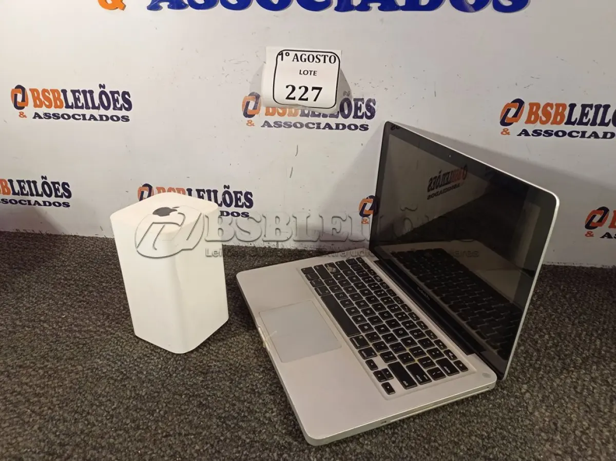 LOTE 227 - 01 MACBOOK E 01 ROTEADOR. (NO ESTADO) ATENÇÃO! FAZER A VISITAÇÃO ANTES DE ARREMATAR, NÃO SABEMOS SE FUNCIONA. LEILÃO NÃO TEM GARANTIA E NEM DEVOLUÇÃO, SUJEITO A POSSÍVEIS AVARIAS VISÍVEIS/OCULTAS E/OU AUSÊNCIA DE COMPONENTES.