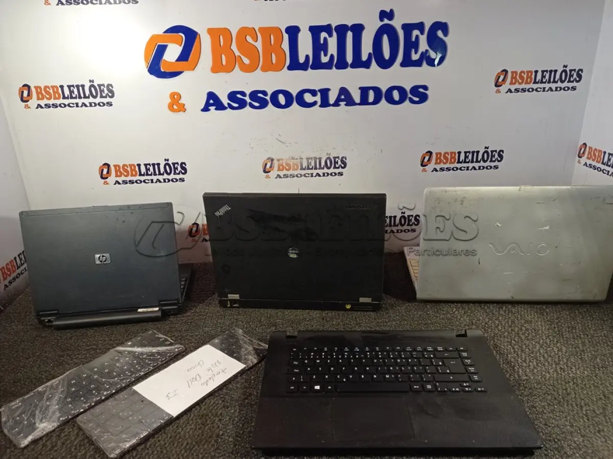LOTE 233 - 03 NOTEBOOKS, 02 TECLADOS E 01 TECLADO DE NOTEBOOK PARA RETIRADA DE PEÇAS. (NO ESTADO) ATENÇÃO! FAZER A VISITAÇÃO ANTES DE ARREMATAR, NÃO SABEMOS SE FUNCIONA. LEILÃO NÃO TEM GARANTIA E NEM DEVOLUÇÃO, SUJEITO A POSSÍVEIS AVARIAS VISÍVEIS/OCULTAS E/OU AUSÊNCIA DE COMPONENTES.