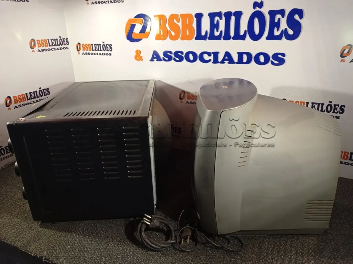 LOTE 107 - 01 FORNO ELÉTRICO E 01 TV DE TUBO 14”. (NO ESTADO) ATENÇÃO! FAZER A VISITAÇÃO ANTES DE ARREMATAR, NÃO SABEMOS SE FUNCIONA. LEILÃO NÃO TEM GARANTIA E NEM DEVOLUÇÃO, SUJEITO A POSSÍVEIS AVARIAS VISÍVEIS/OCULTAS E/OU AUSÊNCIA DE COMPONENTES.