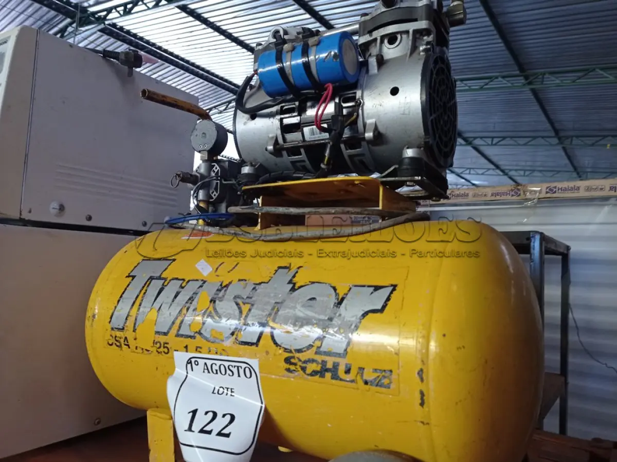 LOTE 122 - 01 COMPRESSOR AMARELO MARCA TWISTER SCHULZ. (NO ESTADO) ATENÇÃO! FAZER A VISITAÇÃO ANTES DE ARREMATAR, NÃO SABEMOS SE FUNCIONA. LEILÃO NÃO TEM GARANTIA E NEM DEVOLUÇÃO, SUJEITO A POSSÍVEIS AVARIAS VISÍVEIS/OCULTAS E/OU AUSÊNCIA DE COMPONENTES.