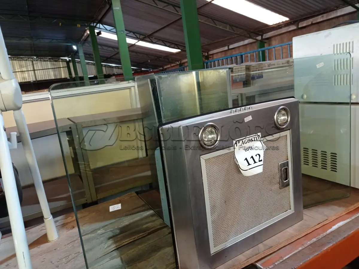 LOTE 112 - 01 COIFA. (NO ESTADO) ATENÇÃO! FAZER A VISITAÇÃO ANTES DE ARREMATAR, NÃO SABEMOS SE FUNCIONA. LEILÃO NÃO TEM GARANTIA E NEM DEVOLUÇÃO, SUJEITO A POSSÍVEIS AVARIAS VISÍVEIS/OCULTAS E/OU AUSÊNCIA DE COMPONENTES.