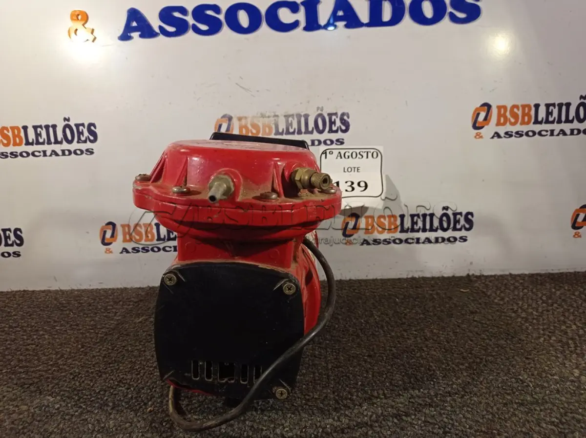 LOTE 139 - 01 COMPRESSOR DE AR DIRETO. (NO ESTADO) ATENÇÃO! FAZER A VISITAÇÃO ANTES DE ARREMATAR, NÃO SABEMOS SE FUNCIONA. LEILÃO NÃO TEM GARANTIA E NEM DEVOLUÇÃO, SUJEITO A POSSÍVEIS AVARIAS VISÍVEIS/OCULTAS E/OU AUSÊNCIA DE COMPONENTES.