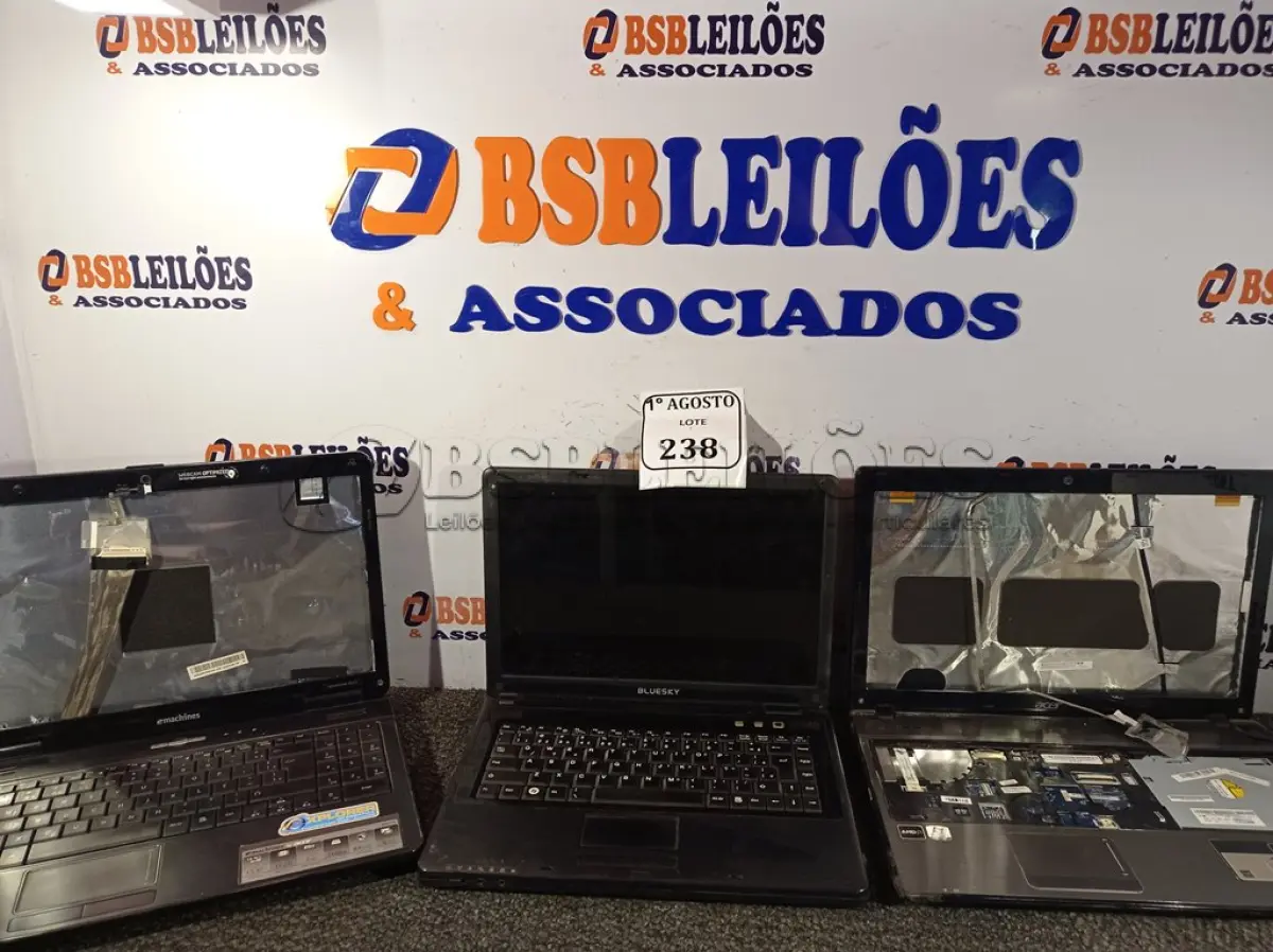 LOTE 238 - 03 NOTEBOOKS PARA RETIRADA DE PEÇAS. (NO ESTADO) ATENÇÃO! FAZER A VISITAÇÃO ANTES DE ARREMATAR, NÃO SABEMOS SE FUNCIONA. LEILÃO NÃO TEM GARANTIA E NEM DEVOLUÇÃO, SUJEITO A POSSÍVEIS AVARIAS VISÍVEIS/OCULTAS E/OU AUSÊNCIA DE COMPONENTES.