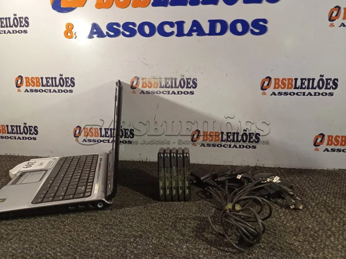 LOTE 209 - 01 NOTEBOOK HP E 05 CELULARES LG COM CARREGADOR. (NO ESTADO) ATENÇÃO! FAZER A VISITAÇÃO ANTES DE ARREMATAR, NÃO SABEMOS SE FUNCIONA. LEILÃO NÃO TEM GARANTIA E NEM DEVOLUÇÃO, SUJEITO A POSSÍVEIS AVARIAS VISÍVEIS/OCULTAS E/OU AUSÊNCIA DE COMPONENTES.