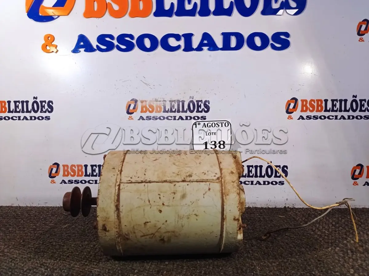 LOTE 138 - 01 MOTOR ELÉTRICO. (NO ESTADO) ATENÇÃO! FAZER A VISITAÇÃO ANTES DE ARREMATAR, NÃO SABEMOS SE FUNCIONA. LEILÃO NÃO TEM GARANTIA E NEM DEVOLUÇÃO, SUJEITO A POSSÍVEIS AVARIAS VISÍVEIS/OCULTAS E/OU AUSÊNCIA DE COMPONENTES.
