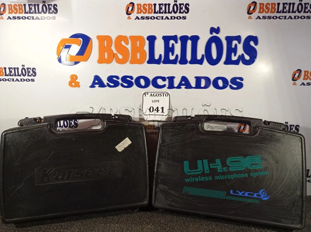 LOTE 041 - 02 MALETAS COM TRANSMISSORES, SENDO 01 COM MICROFONE LAPELA. (NO ESTADO) ATENÇÃO! FAZER A VISITAÇÃO ANTES DE ARREMATAR, NÃO SABEMOS SE FUNCIONA. LEILÃO NÃO TEM GARANTIA E NEM DEVOLUÇÃO, SUJEITO A POSSÍVEIS AVARIAS VISÍVEIS/OCULTAS E/OU AUSÊNCIA DE COMPONENTES.
