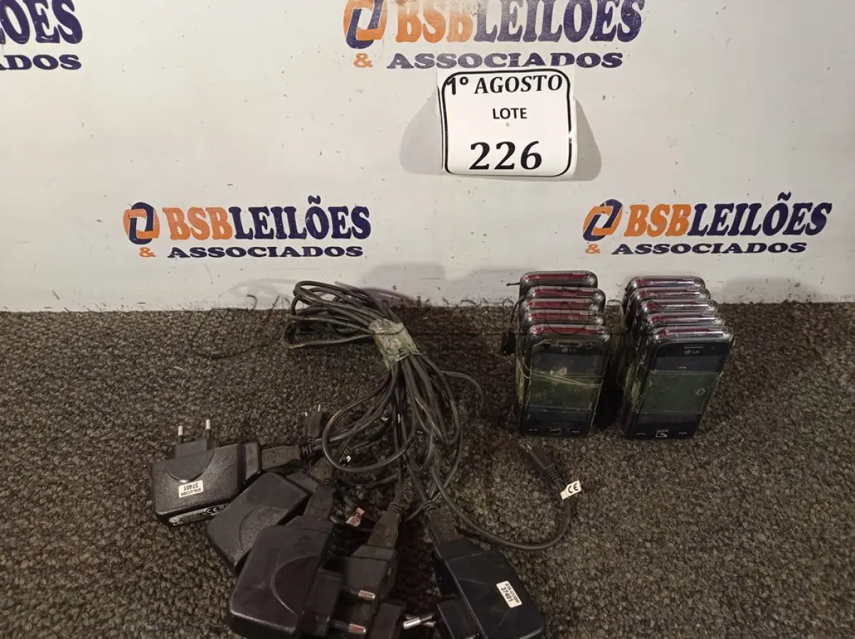 LOTE 226 - 10 APARELHOS CELULARES LG COM CARREGADOR. (NO ESTADO) ATENÇÃO! FAZER A VISITAÇÃO ANTES DE ARREMATAR, NÃO SABEMOS SE FUNCIONA. LEILÃO NÃO TEM GARANTIA E NEM DEVOLUÇÃO, SUJEITO A POSSÍVEIS AVARIAS VISÍVEIS/OCULTAS E/OU AUSÊNCIA DE COMPONENTES.