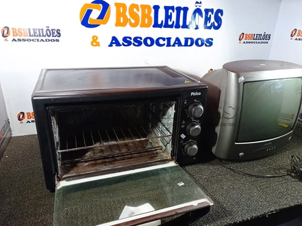 LOTE 107 - 01 FORNO ELÉTRICO E 01 TV DE TUBO 14”. (NO ESTADO) ATENÇÃO! FAZER A VISITAÇÃO ANTES DE ARREMATAR, NÃO SABEMOS SE FUNCIONA. LEILÃO NÃO TEM GARANTIA E NEM DEVOLUÇÃO, SUJEITO A POSSÍVEIS AVARIAS VISÍVEIS/OCULTAS E/OU AUSÊNCIA DE COMPONENTES.