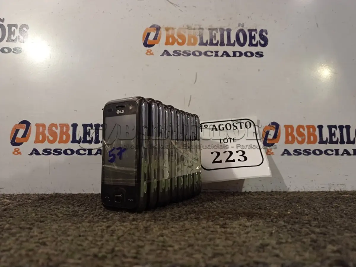 LOTE 223 - 10 APARELHOS CELULARES LG SEM CARREGADOR. (NO ESTADO) ATENÇÃO! FAZER A VISITAÇÃO ANTES DE ARREMATAR, NÃO SABEMOS SE FUNCIONA. LEILÃO NÃO TEM GARANTIA E NEM DEVOLUÇÃO, SUJEITO A POSSÍVEIS AVARIAS VISÍVEIS/OCULTAS E/OU AUSÊNCIA DE COMPONENTES.