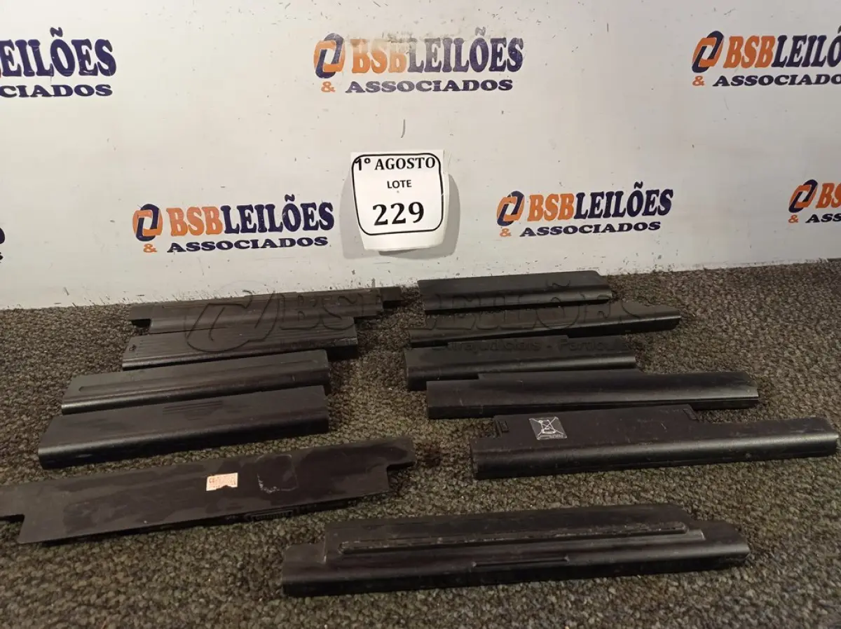 LOTE 229 - 01 LOTE COM 10 BATERIAS PARA NOTEBOOK. (NO ESTADO) ATENÇÃO! FAZER A VISITAÇÃO ANTES DE ARREMATAR, NÃO SABEMOS SE FUNCIONA. LEILÃO NÃO TEM GARANTIA E NEM DEVOLUÇÃO, SUJEITO A POSSÍVEIS AVARIAS VISÍVEIS/OCULTAS E/OU AUSÊNCIA DE COMPONENTES.