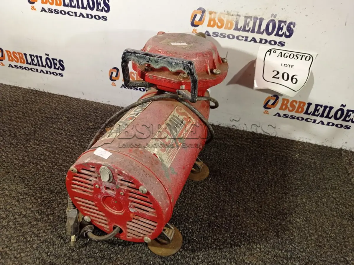 LOTE 206 - 01 COMPRESSOR DE AR DIRETO. (NO ESTADO) ATENÇÃO! FAZER A VISITAÇÃO ANTES DE ARREMATAR, NÃO SABEMOS SE FUNCIONA. LEILÃO NÃO TEM GARANTIA E NEM DEVOLUÇÃO, SUJEITO A POSSÍVEIS AVARIAS VISÍVEIS/OCULTAS E/OU AUSÊNCIA DE COMPONENTES.