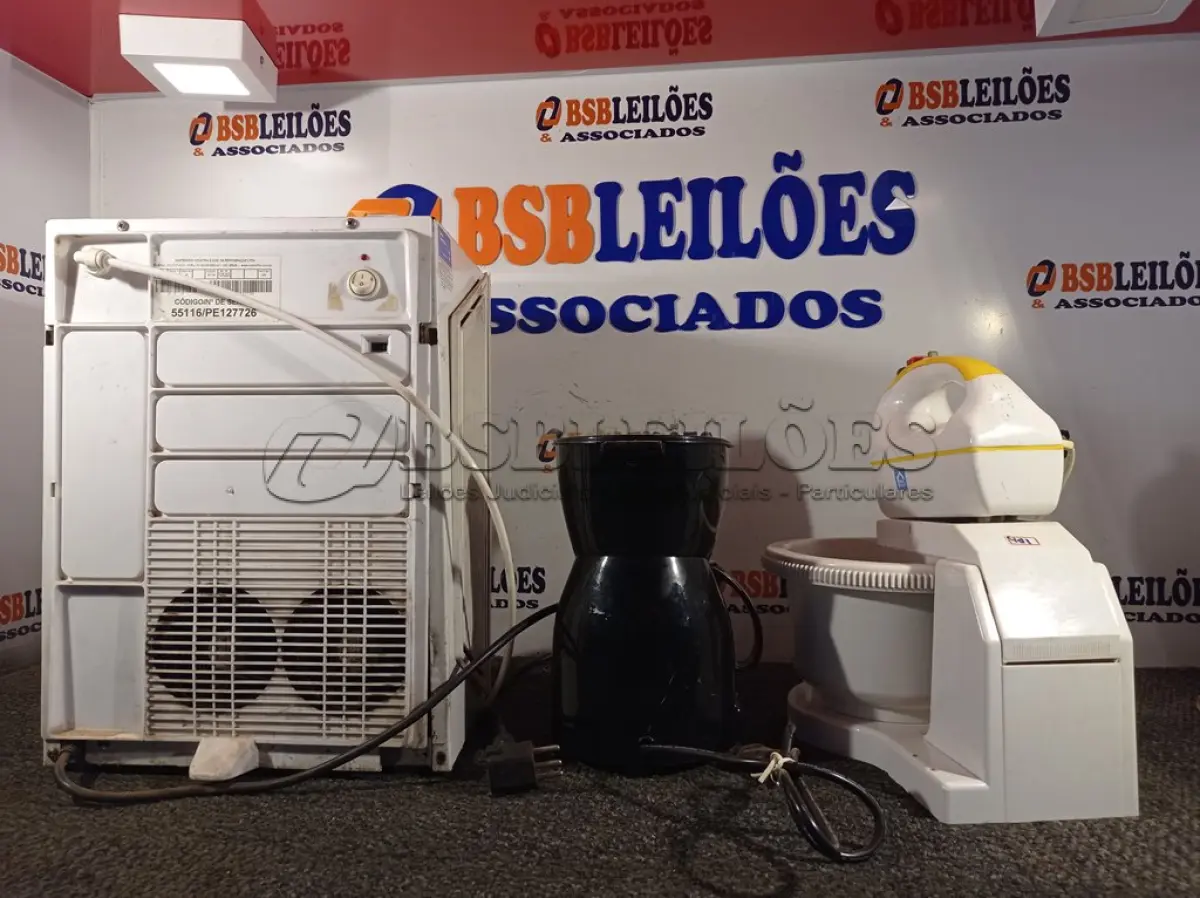 LOTE 040 - 01 PURIFICADOR DE ÁGUA MASTER FRIO, 01 CAFETEIRA E 01 BATEDEIRA COM AVARIAS. (NO ESTADO) ATENÇÃO! FAZER A VISITAÇÃO ANTES DE ARREMATAR, NÃO SABEMOS SE FUNCIONA. LEILÃO NÃO TEM GARANTIA E NEM DEVOLUÇÃO, SUJEITO A POSSÍVEIS AVARIAS VISÍVEIS/OCULTAS E/OU AUSÊNCIA DE COMPONENTES.