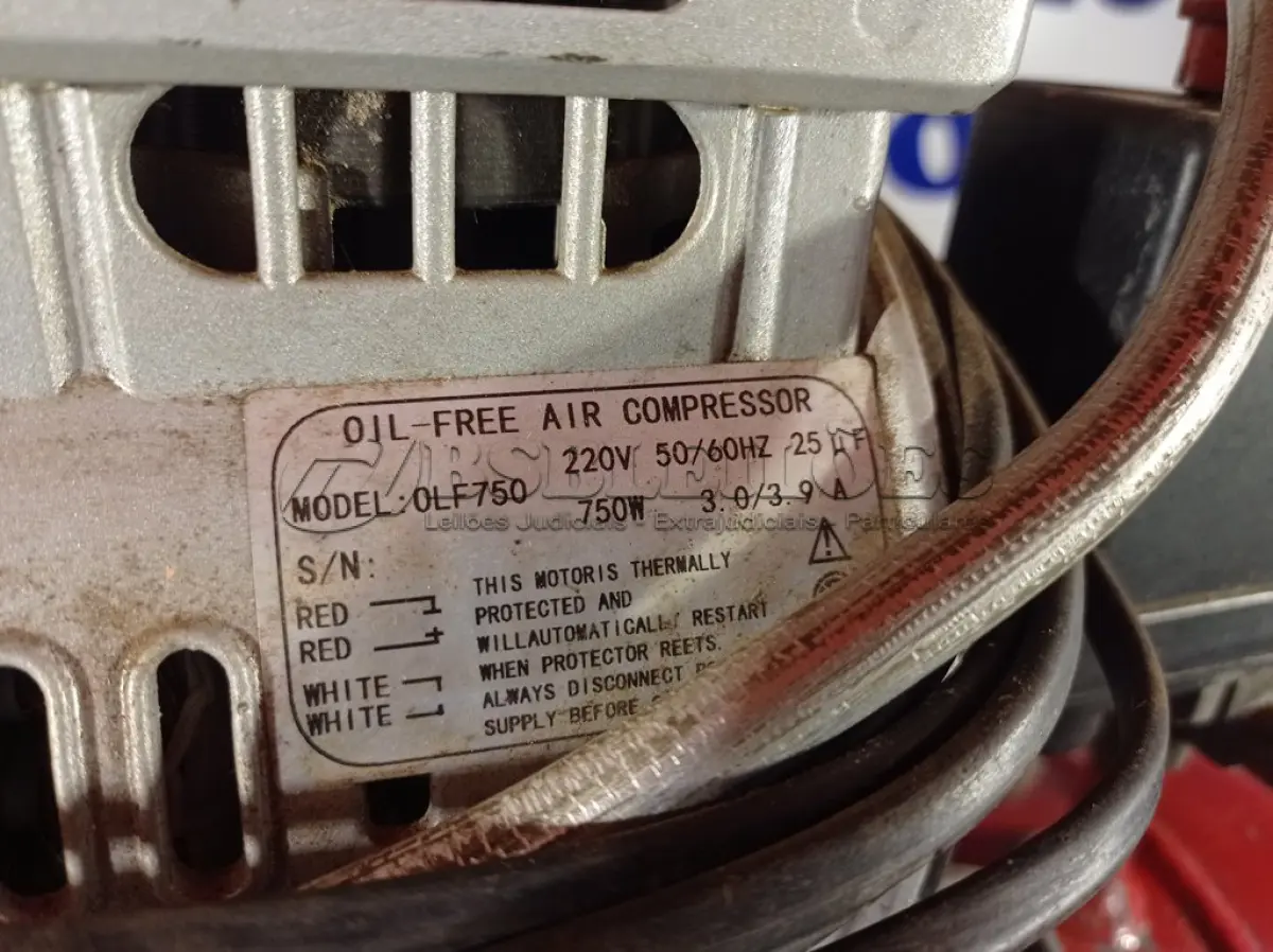 LOTE 118 - 01 COMPRESSOR ELÉTRICO MOTO MIL VERMELHO 220 VOLTS. (NO ESTADO) ATENÇÃO! FAZER A VISITAÇÃO ANTES DE ARREMATAR, NÃO SABEMOS SE FUNCIONA. LEILÃO NÃO TEM GARANTIA E NEM DEVOLUÇÃO, SUJEITO A POSSÍVEIS AVARIAS VISÍVEIS/OCULTAS E/OU AUSÊNCIA DE COMPONENTES.