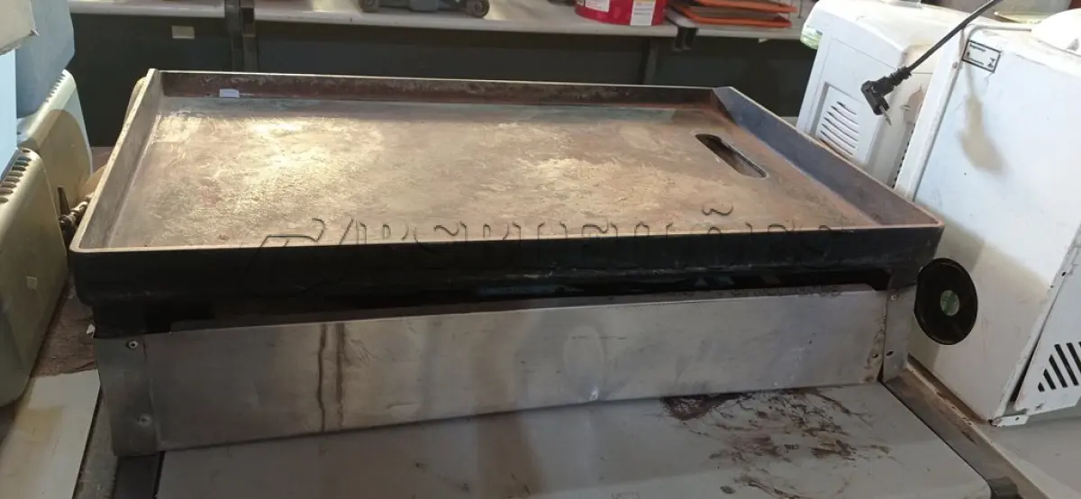 LOTE 277 - 01 CHAPA A GÁS MARCA METALCUBAS. (NO ESTADO) ATENÇÃO! FAZER A VISITAÇÃO ANTES DE ARREMATAR, NÃO SABEMOS SE FUNCIONA. LEILÃO NÃO TEM GARANTIA E NEM DEVOLUÇÃO, SUJEITO A POSSÍVEIS AVARIAS VISÍVEIS/OCULTAS E/OU AUSÊNCIA DE COMPONENTES.