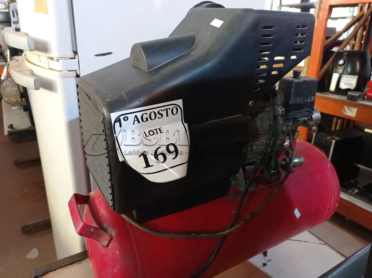 LOTE 169 - 01 COMPRESSOR ELÉTRICO VERMELHO. (NO ESTADO) ATENÇÃO! FAZER A VISITAÇÃO ANTES DE ARREMATAR, NÃO SABEMOS SE FUNCIONA. LEILÃO NÃO TEM GARANTIA E NEM DEVOLUÇÃO, SUJEITO A POSSÍVEIS AVARIAS VISÍVEIS/OCULTAS E/OU AUSÊNCIA DE COMPONENTES.