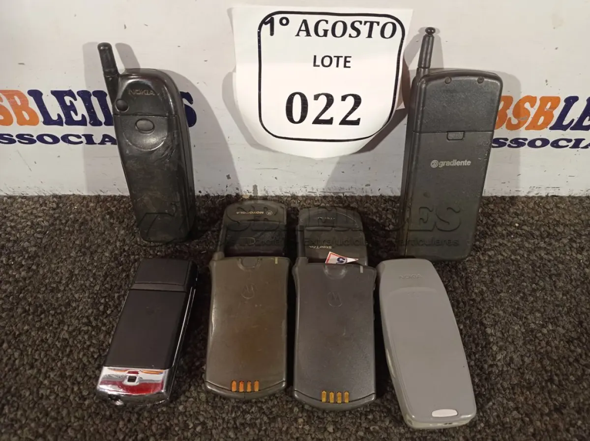 LOTE 022 - 06 APARELHOS CELULARES ANTIGOS. (NO ESTADO) ATENÇÃO! FAZER A VISITAÇÃO ANTES DE ARREMATAR, NÃO SABEMOS SE FUNCIONA. LEILÃO NÃO TEM GARANTIA E NEM DEVOLUÇÃO, SUJEITO A POSSÍVEIS AVARIAS VISÍVEIS/OCULTAS E/OU AUSÊNCIA DE COMPONENTES.