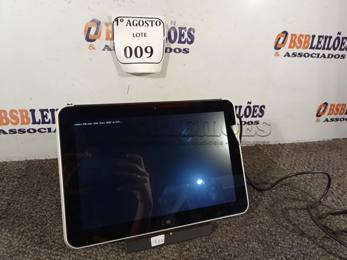 LOTE 009 - 01 TABLET PC COM BASE CARREGADOR MARCA HP. (APENAS LIGANDO, FALTA SISTEMA) (NO ESTADO) ATENÇÃO! FAZER A VISITAÇÃO ANTES DE ARREMATAR, NÃO SABEMOS SE FUNCIONA. LEILÃO NÃO TEM GARANTIA E NEM DEVOLUÇÃO, SUJEITO A POSSÍVEIS AVARIAS VISÍVEIS/OCULTAS E/OU AUSÊNCIA DE COMPONENTES.