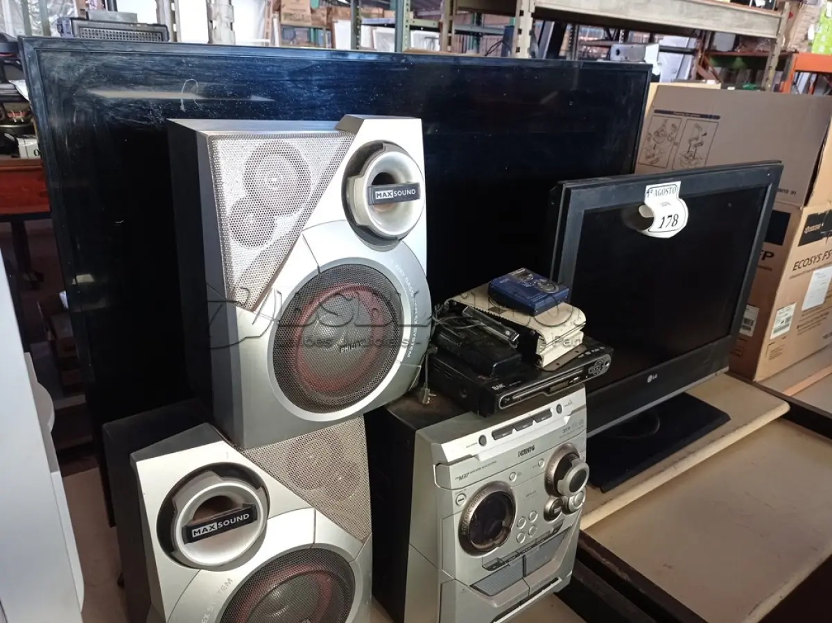 LOTE 178 - 01 MICRO SYSTEM COM CAIXAS DE SOM, MODULO AUTOMOTIVO, GRAVADOR DE MÃO E 01 MP3 SONY E 02 TVS COM AVARIAS. (NO ESTADO) ATENÇÃO! FAZER A VISITAÇÃO ANTES DE ARREMATAR, NÃO SABEMOS SE FUNCIONA. LEILÃO NÃO TEM GARANTIA E NEM DEVOLUÇÃO, SUJEITO A POSSÍVEIS AVARIAS VISÍVEIS/OCULTAS E/OU AUSÊNCIA DE COMPONENTES.