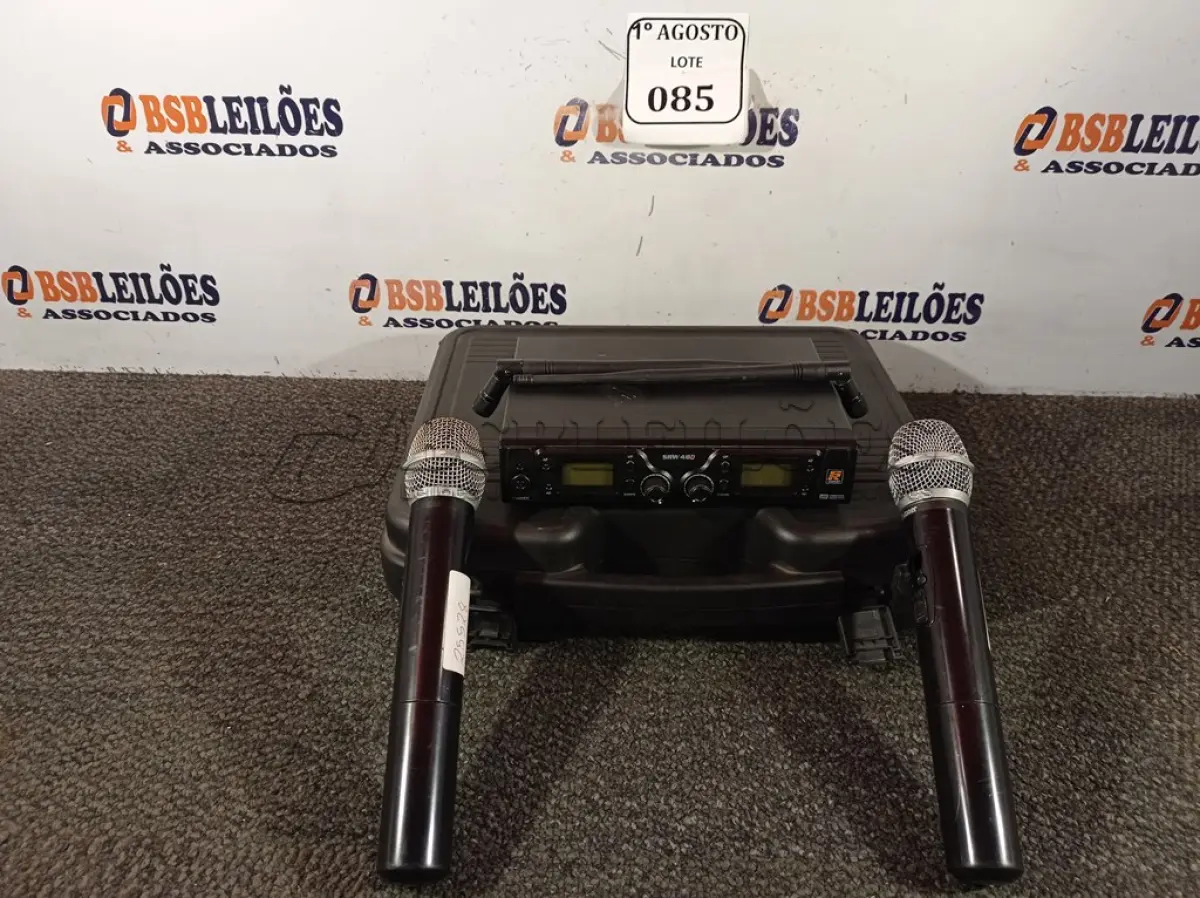 LOTE 085 - 01 MALETA COM 01 TRANSMISSOR E 02 MICROFONES SEM FIO. (NO ESTADO) ATENÇÃO! FAZER A VISITAÇÃO ANTES DE ARREMATAR, NÃO SABEMOS SE FUNCIONA. LEILÃO NÃO TEM GARANTIA E NEM DEVOLUÇÃO, SUJEITO A POSSÍVEIS AVARIAS VISÍVEIS/OCULTAS E/OU AUSÊNCIA DE COMPONENTES.