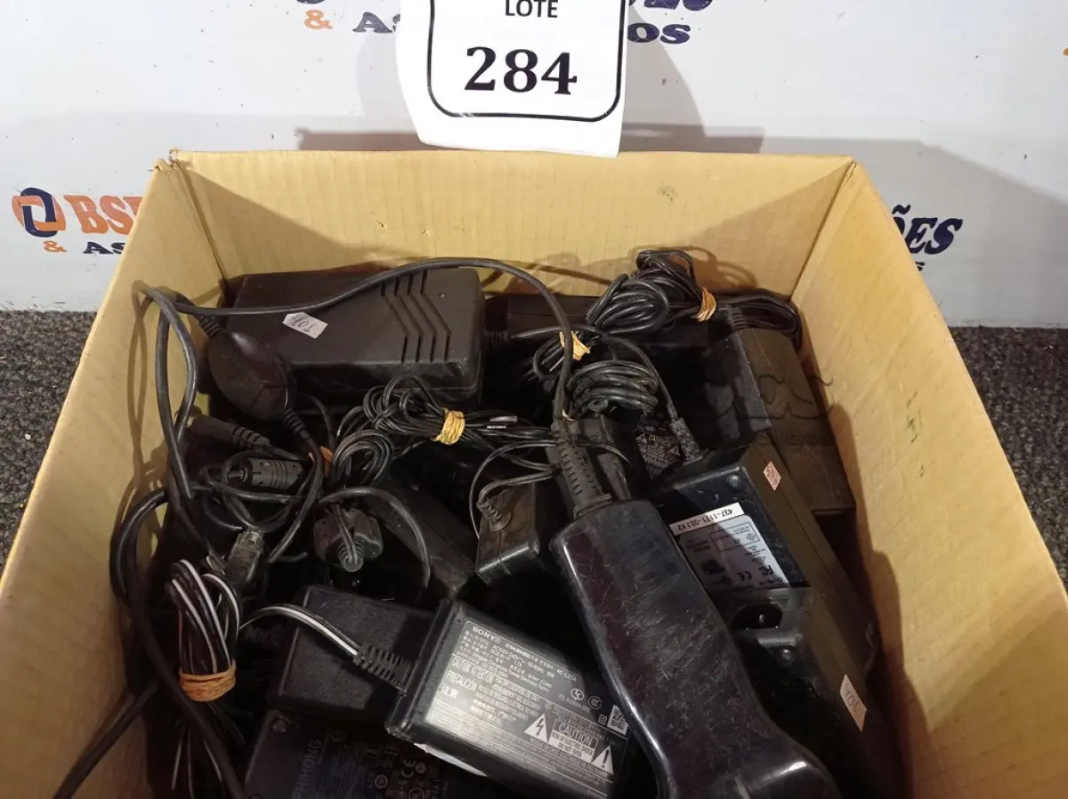 LOTE 284 - 01 LOTE COM FONTES DIVERSAS. (NO ESTADO) ATENÇÃO! FAZER A VISITAÇÃO ANTES DE ARREMATAR, NÃO SABEMOS SE FUNCIONA. LEILÃO NÃO TEM GARANTIA E NEM DEVOLUÇÃO, SUJEITO A POSSÍVEIS AVARIAS VISÍVEIS/OCULTAS E/OU AUSÊNCIA DE COMPONENTES.
