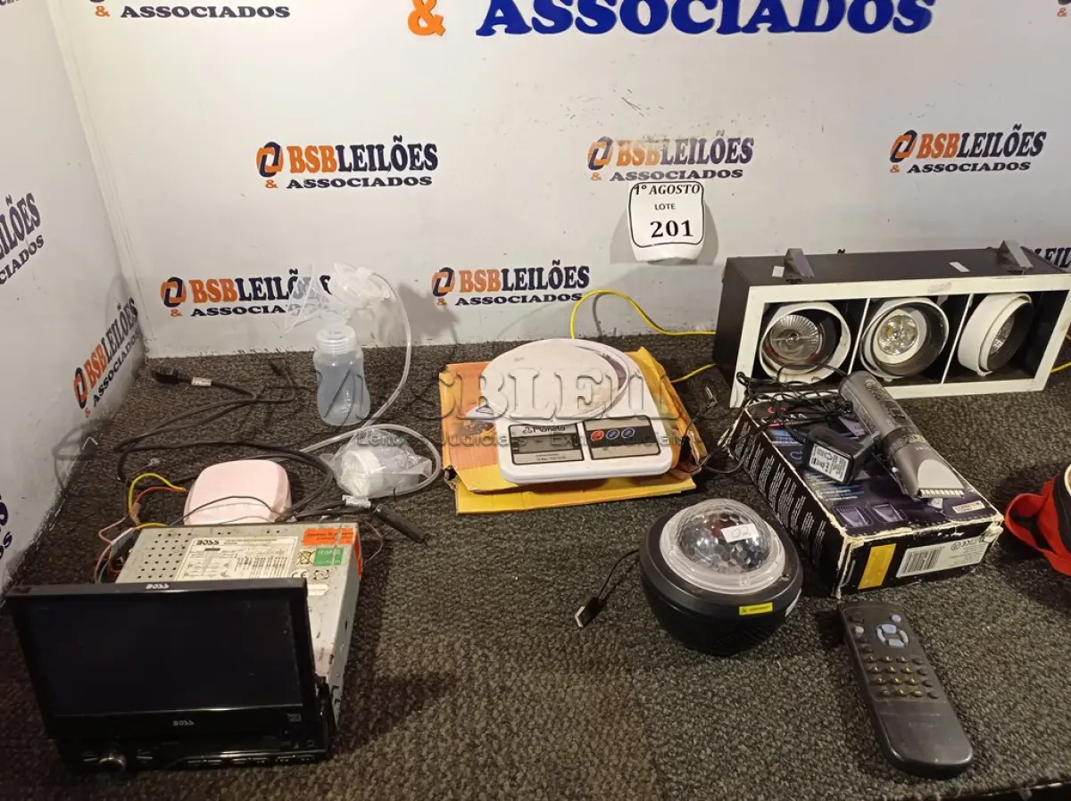 LOTE 201 - 01 CABO PARA CHUPETA, 01 SOM AUTOMOTIVO, 02 BALANÇAS DE PRECISÃO, 01 PROJETOR A LASER STAR LIGHT E 01 BOMBA PARA EXTRAÇÃO DE LEITE (NO ESTADO) ATENÇÃO! FAZER A VISITAÇÃO ANTES DE ARREMATAR, NÃO SABEMOS SE FUNCIONA. LEILÃO NÃO TEM GARANTIA E NEM DEVOLUÇÃO, SUJEITO A POSSÍVEIS AVARIAS VISÍVEIS/OCULTAS E/OU AUSÊNCIA DE COMPONENTES.