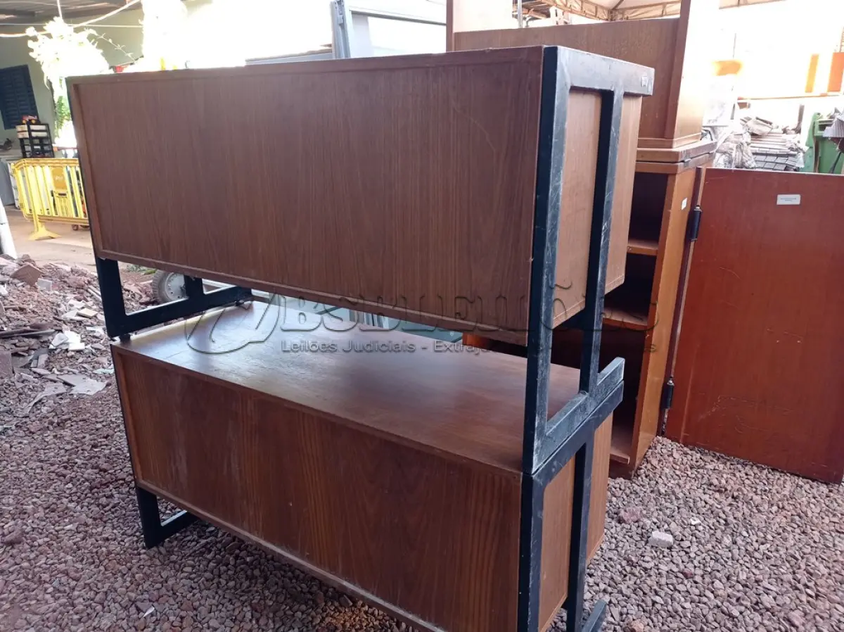 LOTE 316 - 02 ARMÁRIOS BAIXOS PARA ESCRITORIO COM BASE DE FERRO COM PORTAS DE CORRER (NO ESTADO) ATENÇÃO! FAZER A VISITAÇÃO ANTES DE ARREMATAR, NÃO SABEMOS SE FUNCIONA. LEILÃO NÃO TEM GARANTIA E NEM DEVOLUÇÃO, SUJEITO A POSSÍVEIS AVARIAS VISÍVEIS/OCULTAS E/OU AUSÊNCIA DE COMPONENTES.