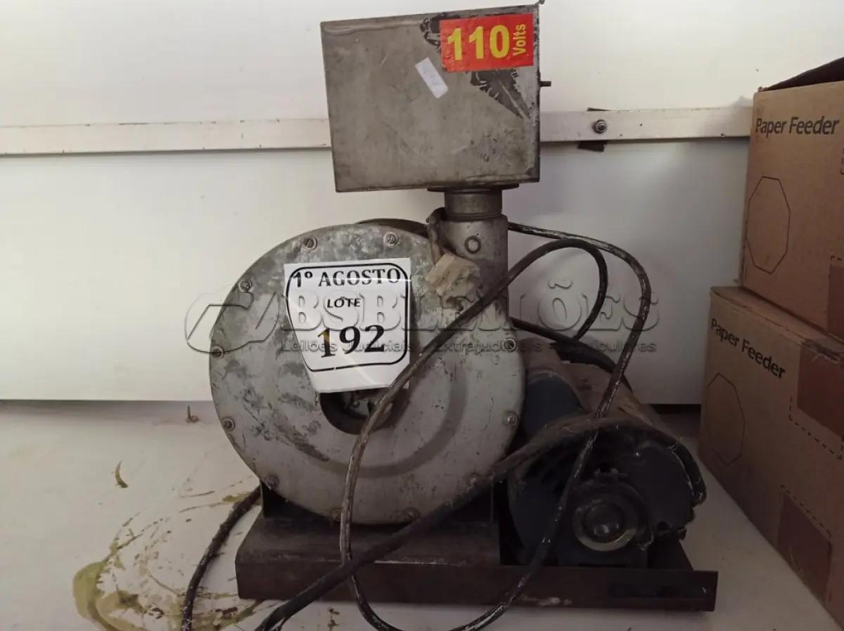 LOTE 192 - 01 EXAUSTOR 110VOLTS. (NO ESTADO) ATENÇÃO! FAZER A VISITAÇÃO ANTES DE ARREMATAR, NÃO SABEMOS SE FUNCIONA. LEILÃO NÃO TEM GARANTIA E NEM DEVOLUÇÃO, SUJEITO A POSSÍVEIS AVARIAS VISÍVEIS/OCULTAS E/OU AUSÊNCIA DE COMPONENTES.