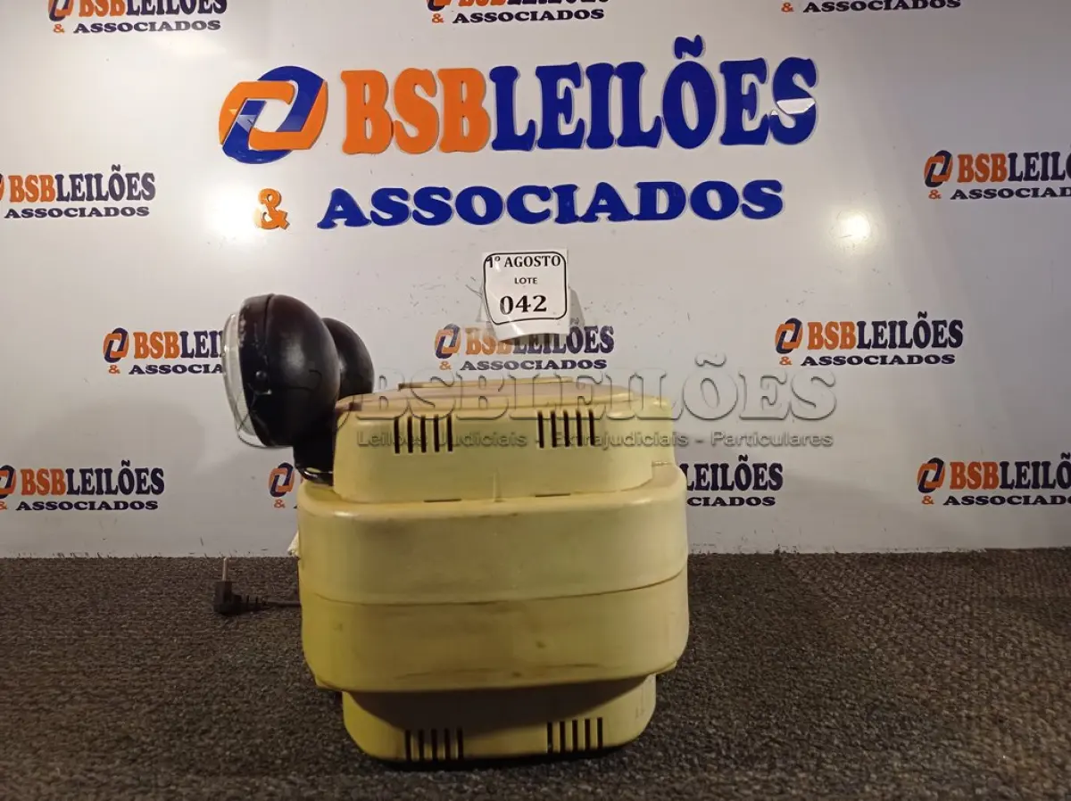 LOTE 042 - 01 LUMINÁRIA DE EMERGÊNCIA SEM BATERIA BLH. (NO ESTADO) ATENÇÃO! FAZER A VISITAÇÃO ANTES DE ARREMATAR, NÃO SABEMOS SE FUNCIONA. LEILÃO NÃO TEM GARANTIA E NEM DEVOLUÇÃO, SUJEITO A POSSÍVEIS AVARIAS VISÍVEIS/OCULTAS E/OU AUSÊNCIA DE COMPONENTES.