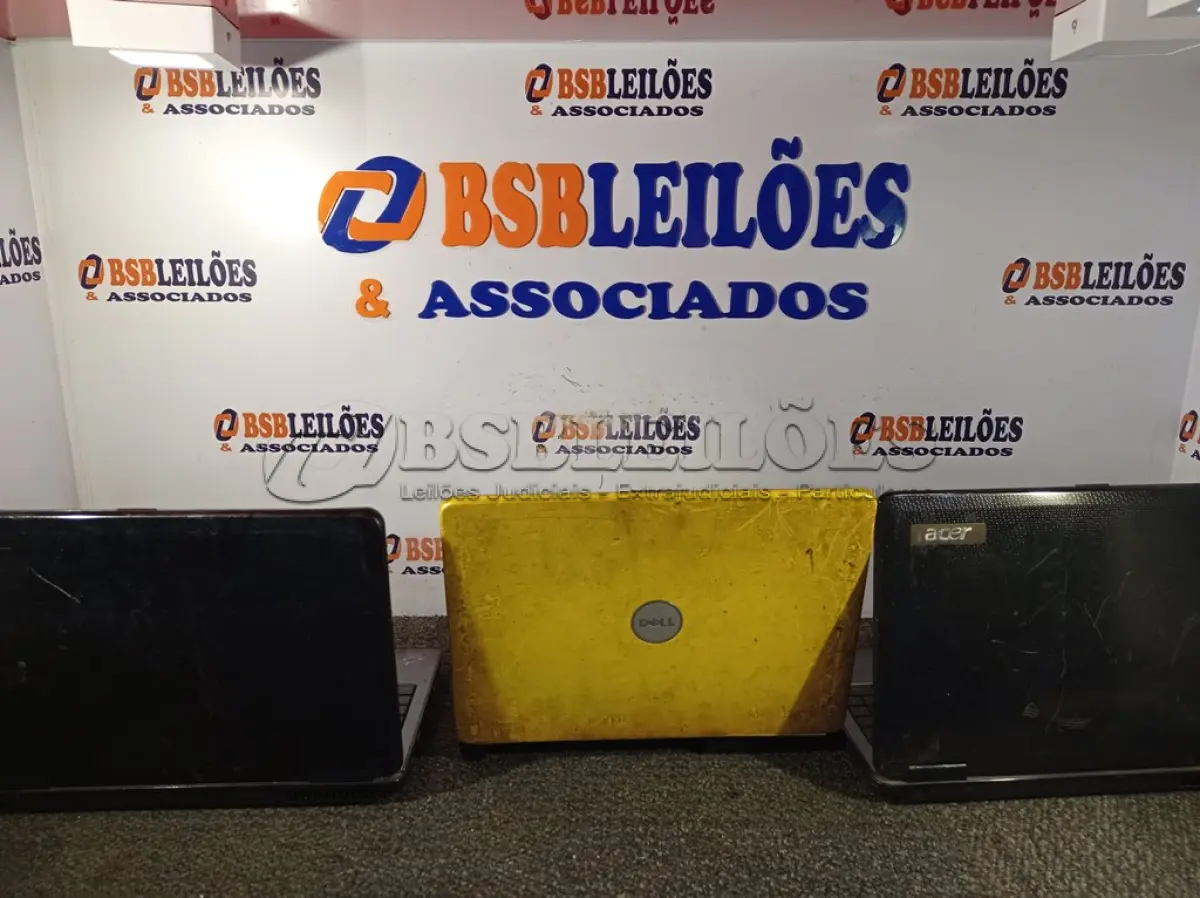 LOTE 241 - 03 NOTEBOOKS PARA RETIRADA DE PEÇAS. (NO ESTADO) ATENÇÃO! FAZER A VISITAÇÃO ANTES DE ARREMATAR, NÃO SABEMOS SE FUNCIONA. LEILÃO NÃO TEM GARANTIA E NEM DEVOLUÇÃO, SUJEITO A POSSÍVEIS AVARIAS VISÍVEIS/OCULTAS E/OU AUSÊNCIA DE COMPONENTES.