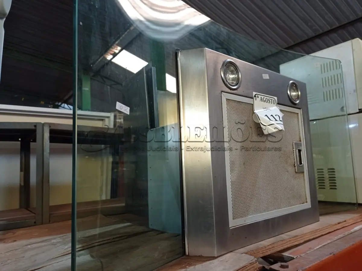 LOTE 112 - 01 COIFA. (NO ESTADO) ATENÇÃO! FAZER A VISITAÇÃO ANTES DE ARREMATAR, NÃO SABEMOS SE FUNCIONA. LEILÃO NÃO TEM GARANTIA E NEM DEVOLUÇÃO, SUJEITO A POSSÍVEIS AVARIAS VISÍVEIS/OCULTAS E/OU AUSÊNCIA DE COMPONENTES.