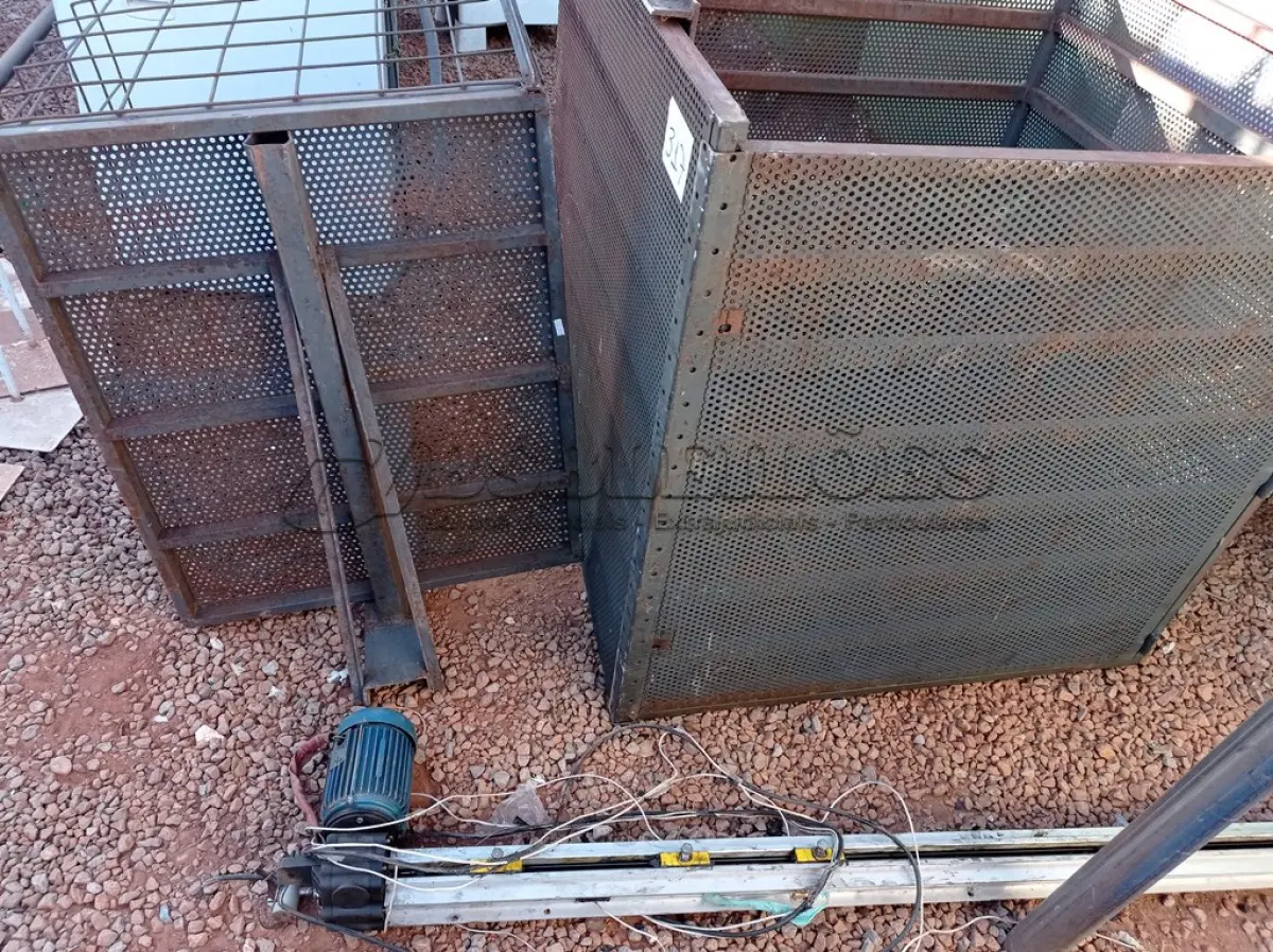 LOTE 317 - 01 ELEVADOR DE CARGA ATÉ 5 METROS. (NO ESTADO) ATENÇÃO! FAZER A VISITAÇÃO ANTES DE ARREMATAR, NÃO SABEMOS SE FUNCIONA. LEILÃO NÃO TEM GARANTIA E NEM DEVOLUÇÃO, SUJEITO A POSSÍVEIS AVARIAS VISÍVEIS/OCULTAS E/OU AUSÊNCIA DE COMPONENTES.