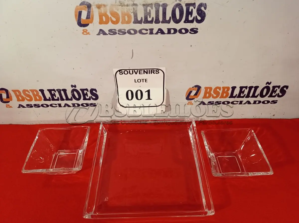 LOTE 001 - 01 BANDEJA E 02 PETISQUEIRAS/MOLHEIRA. (NO ESTADO EM QUE SE ENCONTRA) ATENÇÃO! FAZER A VISITAÇÃO ANTES DE ARREMATAR, NÃO SABEMOS SE FUNCIONA. LEILÃO NÃO TEM GARANTIA E NEM DEVOLUÇÃO, SUJEITO A POSSÍVEIS AVARIAS VISÍVEIS/OCULTAS E/OU AUSÊNCIA DE COMPONENTES.  