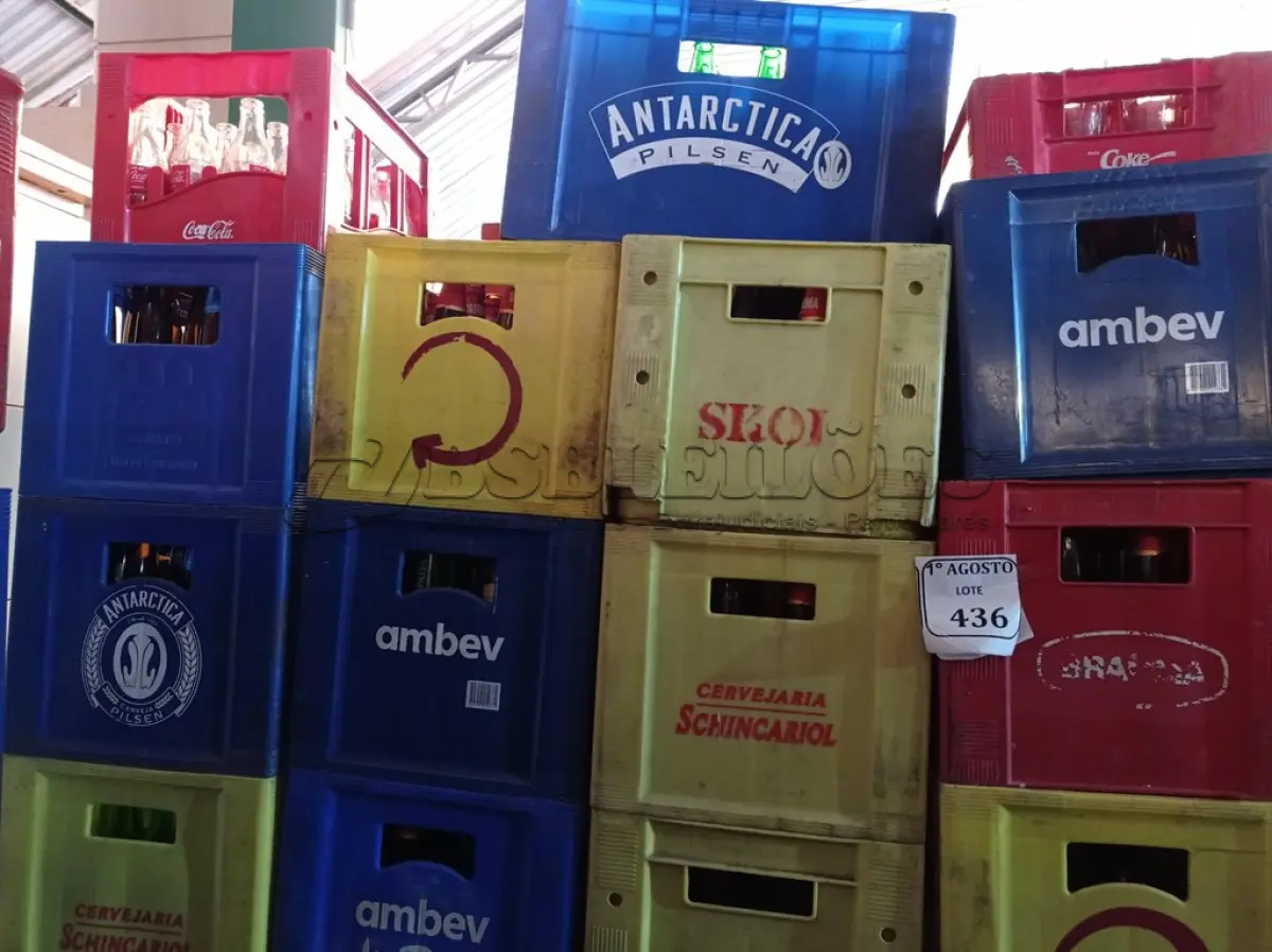 LOTE 436 - 13 ENGRADADOS COM CASCOS DE CERVEJA E 02 ENGRADADOS COM CASCOS DE COCA COLA KS. (NO ESTADO) ATENÇÃO! FAZER A VISITAÇÃO ANTES DE ARREMATAR, NÃO SABEMOS SE FUNCIONA. LEILÃO NÃO TEM GARANTIA E NEM DEVOLUÇÃO, SUJEITO A POSSÍVEIS AVARIAS VISÍVEIS/OCULTAS E/OU AUSÊNCIA DE COMPONENTES.